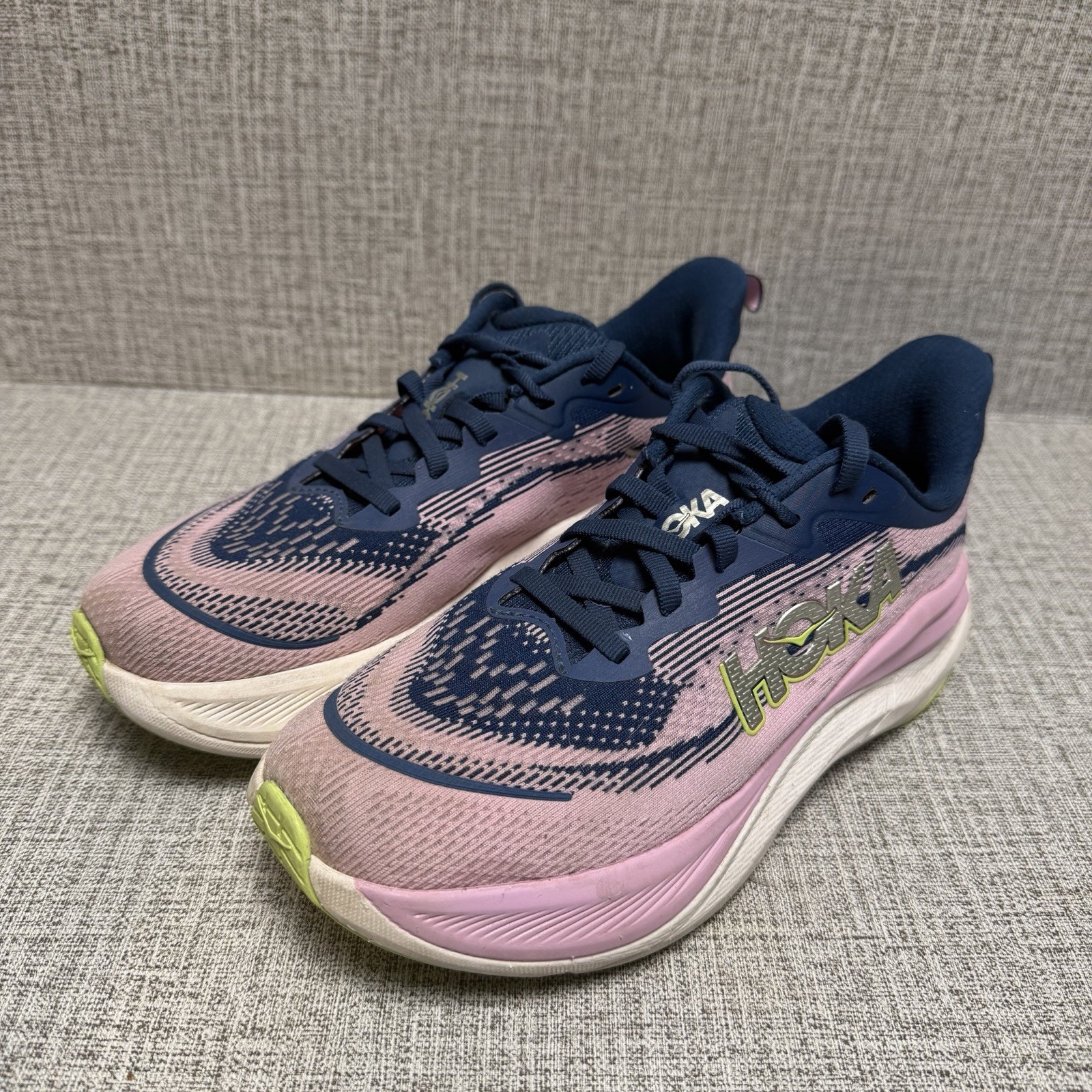 Hoka One Skyflow Womens Size 6 B Midnight Twilight Pink Running Shoe 1155113 MTW