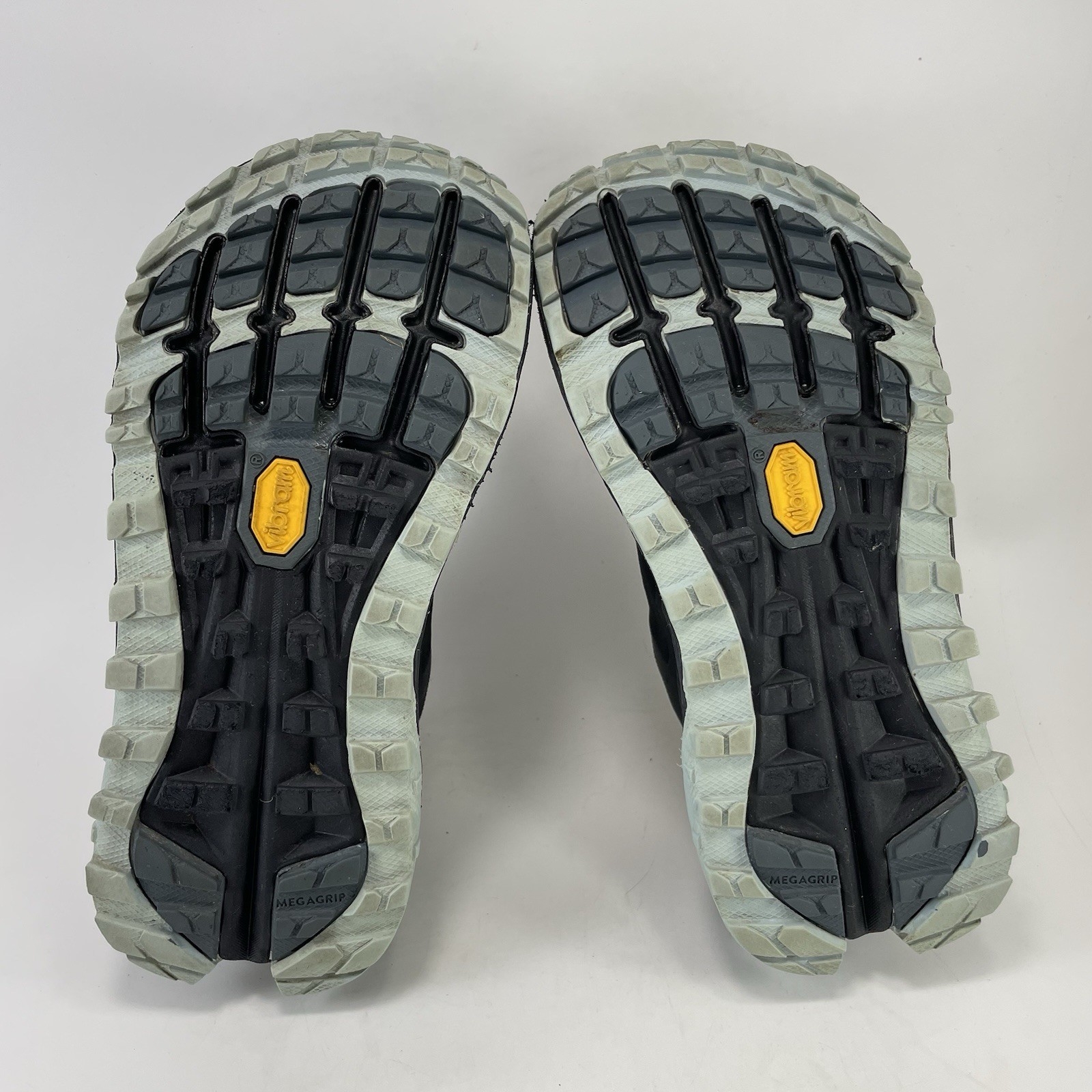 Altra Olympus 4 Womens Running Shoes Size US 7.5 Black Vibram Max Cushion