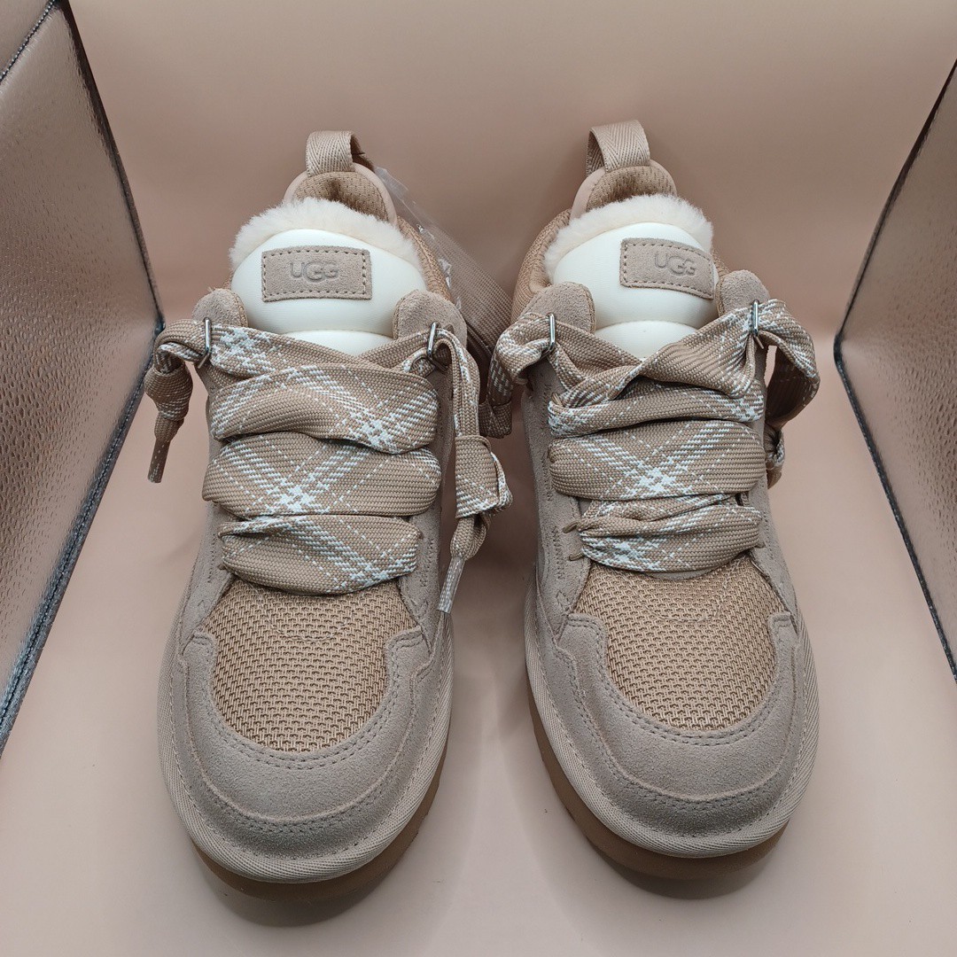 UGG Womens Lowmel Shoes In Sand Size 11 US