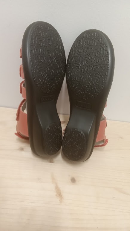 NWOB Salmon Leather Womens Propet Sandals Size 6 M
