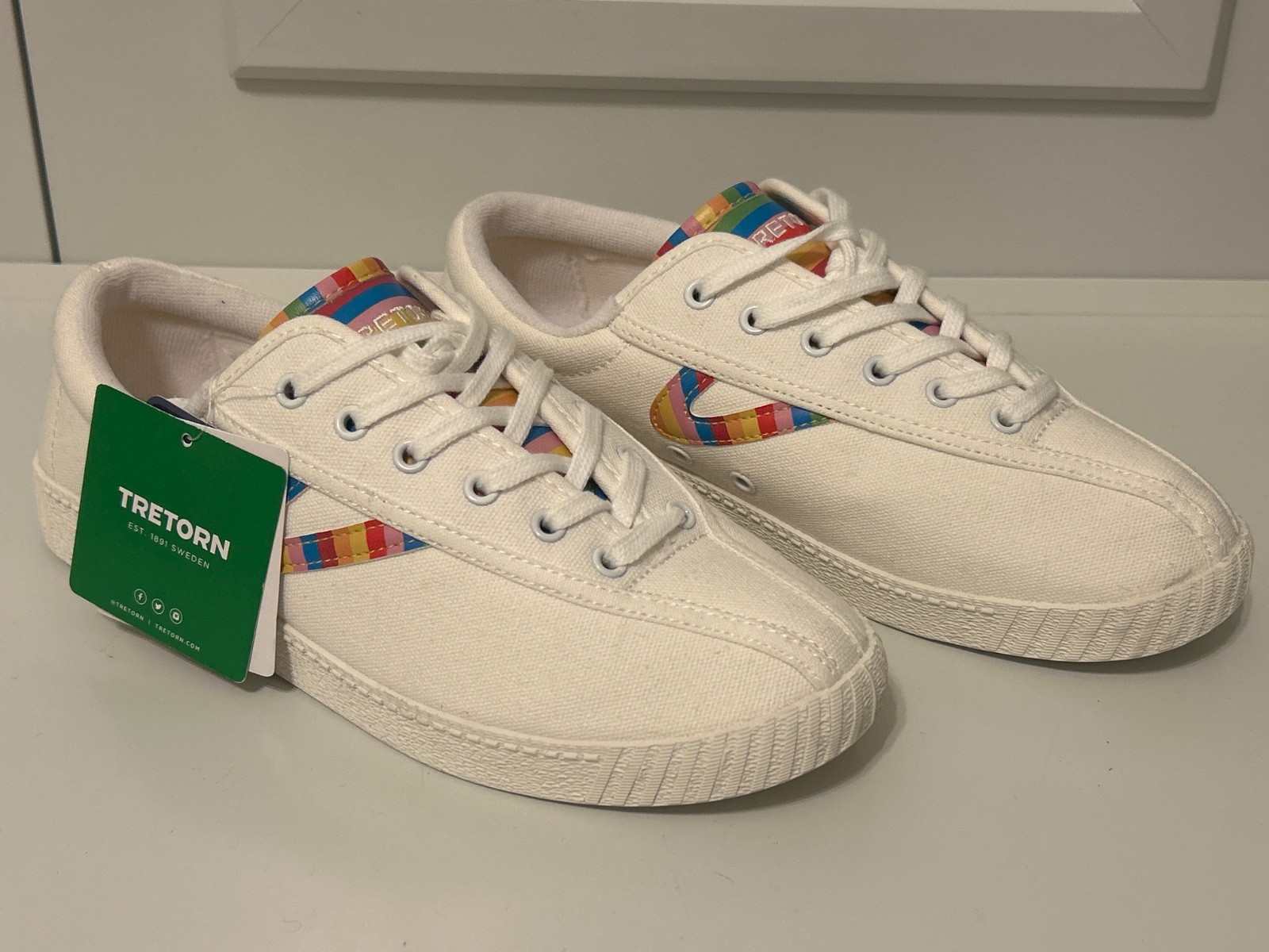 Tretorn Nylite White Canvas Sneaker With Rainbow Accent NWT Women Size 8.5 Med