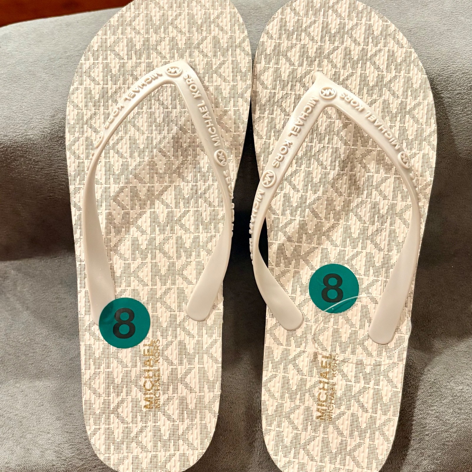 New Michael Kors Eva White & Grey Signature Beach Pool Summer Flip Flops Size 8