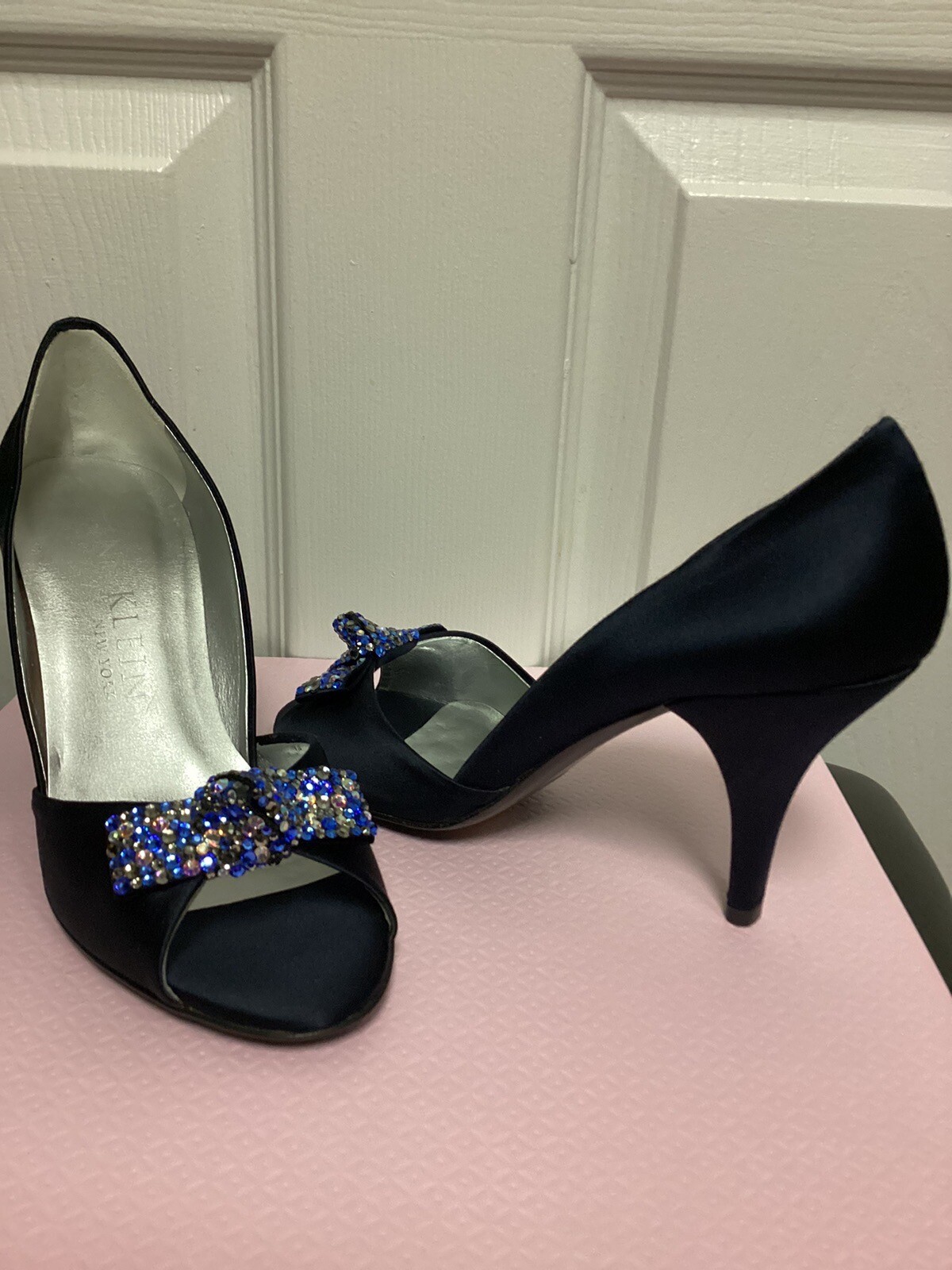 Anne Klein Italy $300 Vtg Open Toe Navy Satin Crystal Bows Heels Shoes Size 7