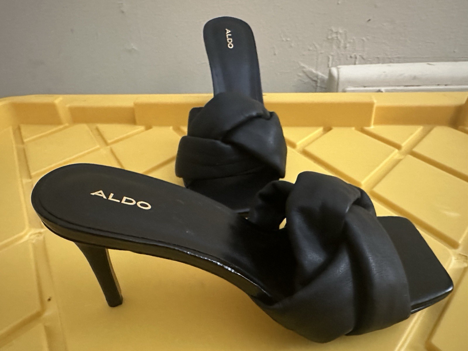 ALDO Black Patent Leather Knot Mule Square Toe Slip-On Slip Resistant Heels 9