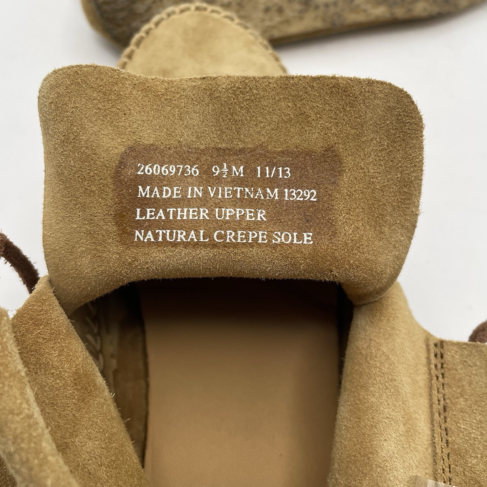 Clarks Originals 9.5 M Tyler Beige Suede Casual Moccasin Boots
