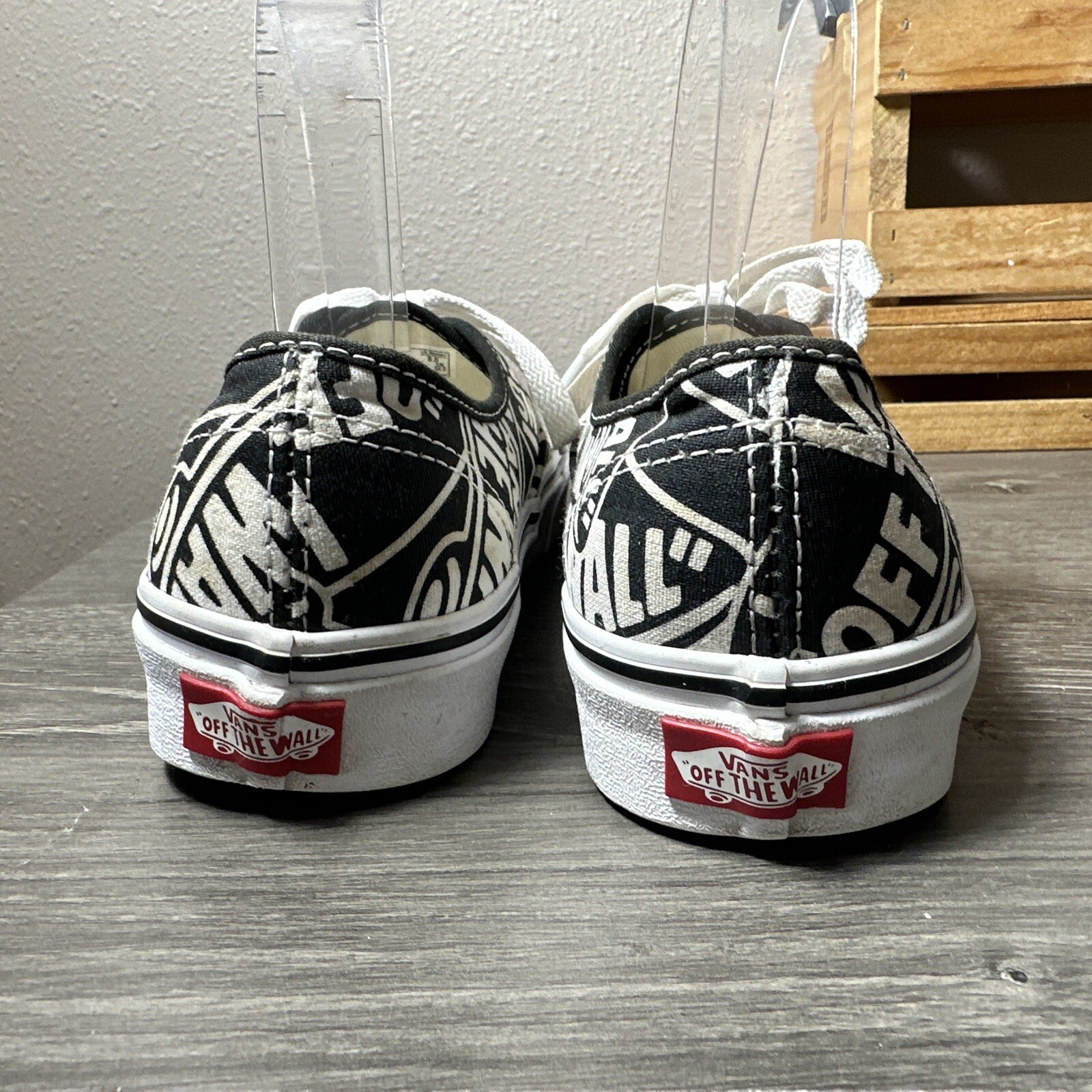 VANS Off The Wall Black White Bold Graphics Logo LaceUp Sneakers 8/38.5 PreOwned