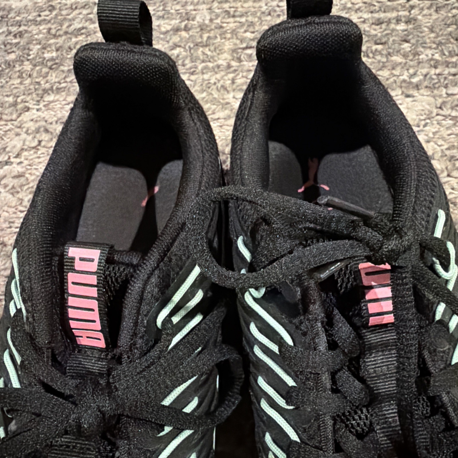 Puma Women’s Voltaic EVO Sneaker Running/Training 10 EUC Black/Green/Pink/White