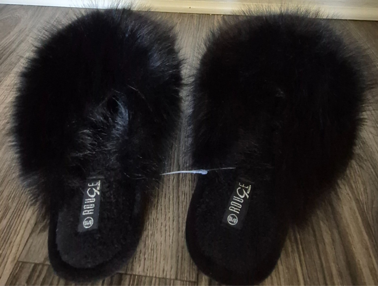Women’s Faux Fur Fluffy SLIDES Black Size 9/10 Slippers Soft Comfortable Plush