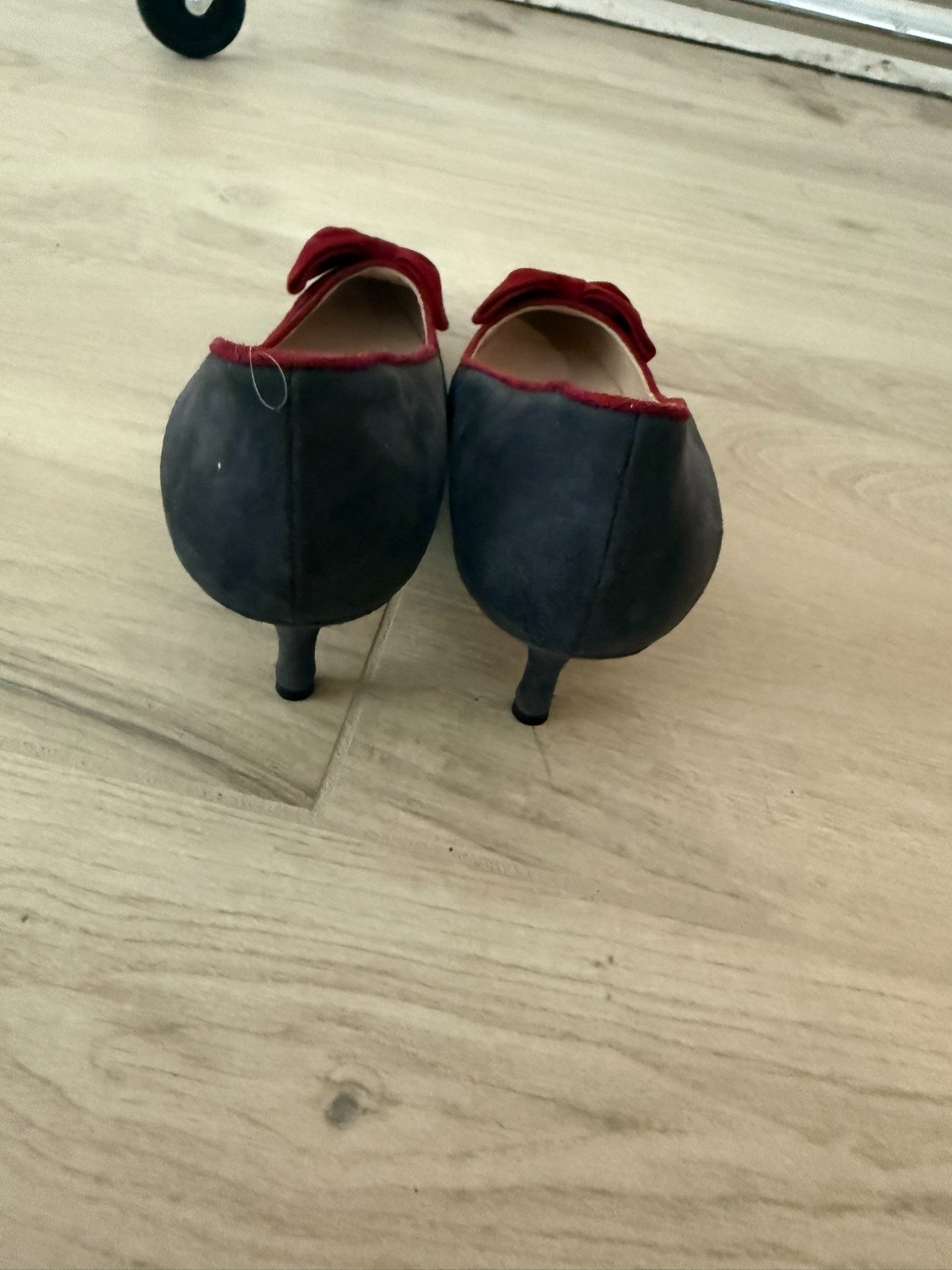 Manolo Blahnik Grey Suede Pumps with Red Bow | Size 7 (Italian 37.5)