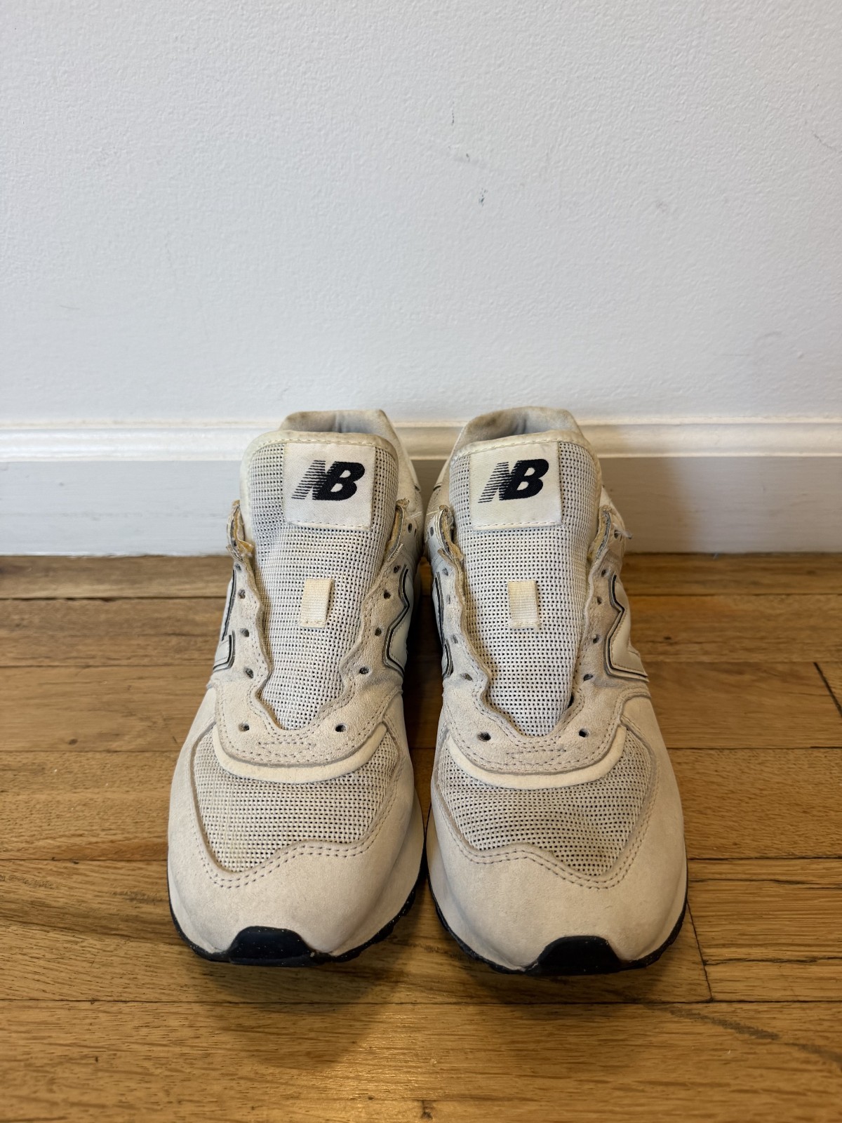 New Balance 574 Sneakers Cream Suede Women’s 6.5 Classic