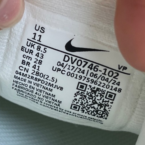 Nike Flex Experience Run 12 Womens Size 11 White Pink Running Shoes Sneakers