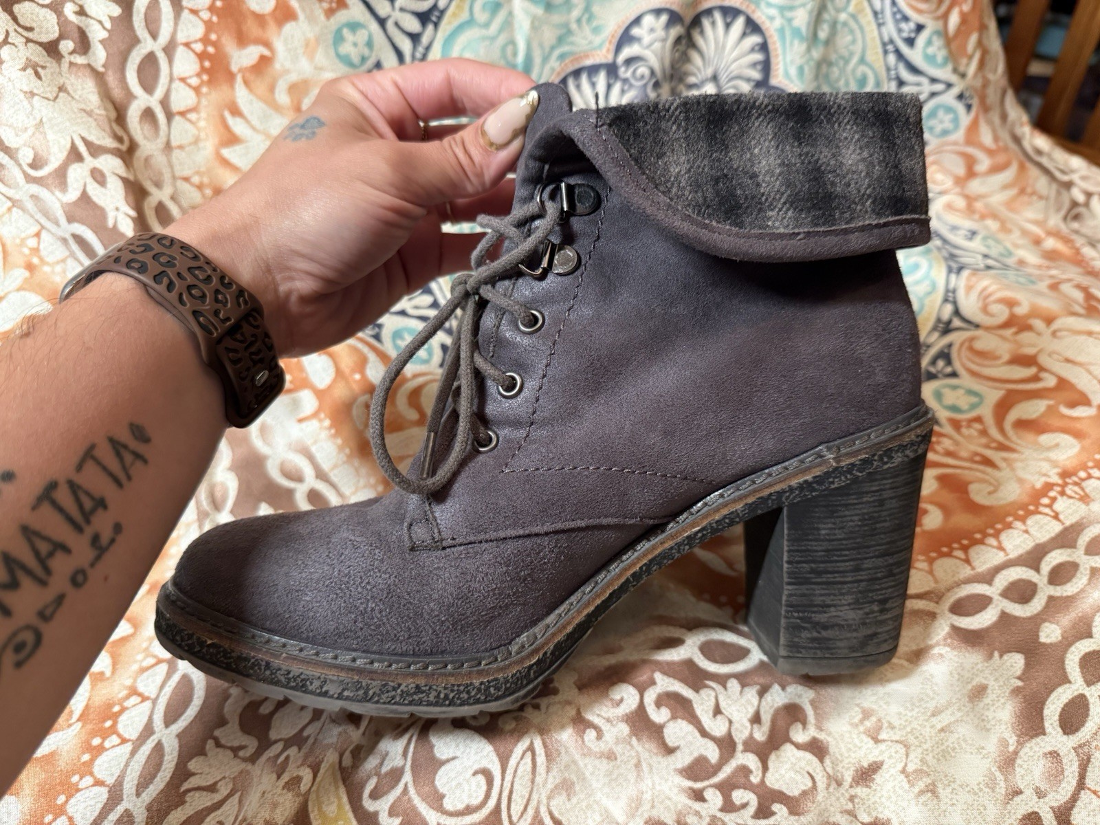 White Mountain Gray Lace-Up Suede Ankle Boots Size 9