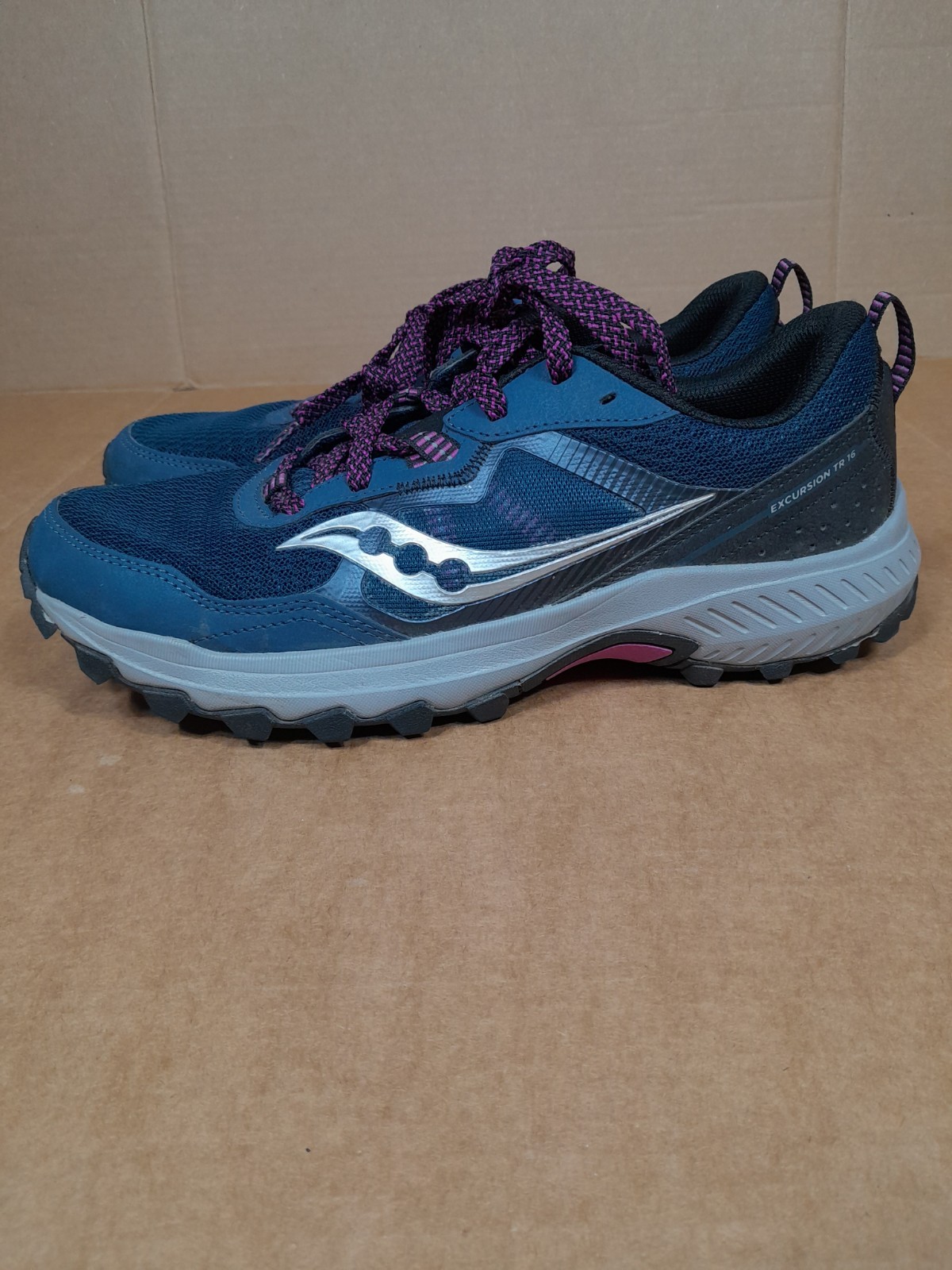 Saucony Excursion Hike Sneaker Women Sz 0.5 Used NO INSOLES