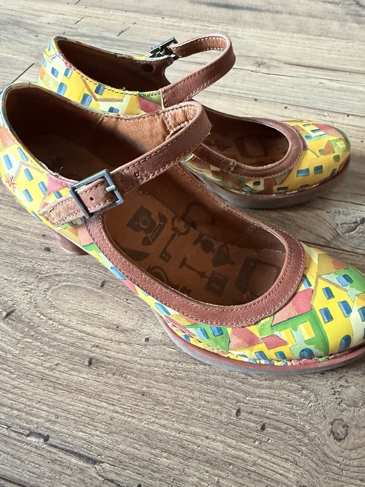 The Art Company Spain Mary Jane Heels Size 37 Colorful City Print Artisan Shoes