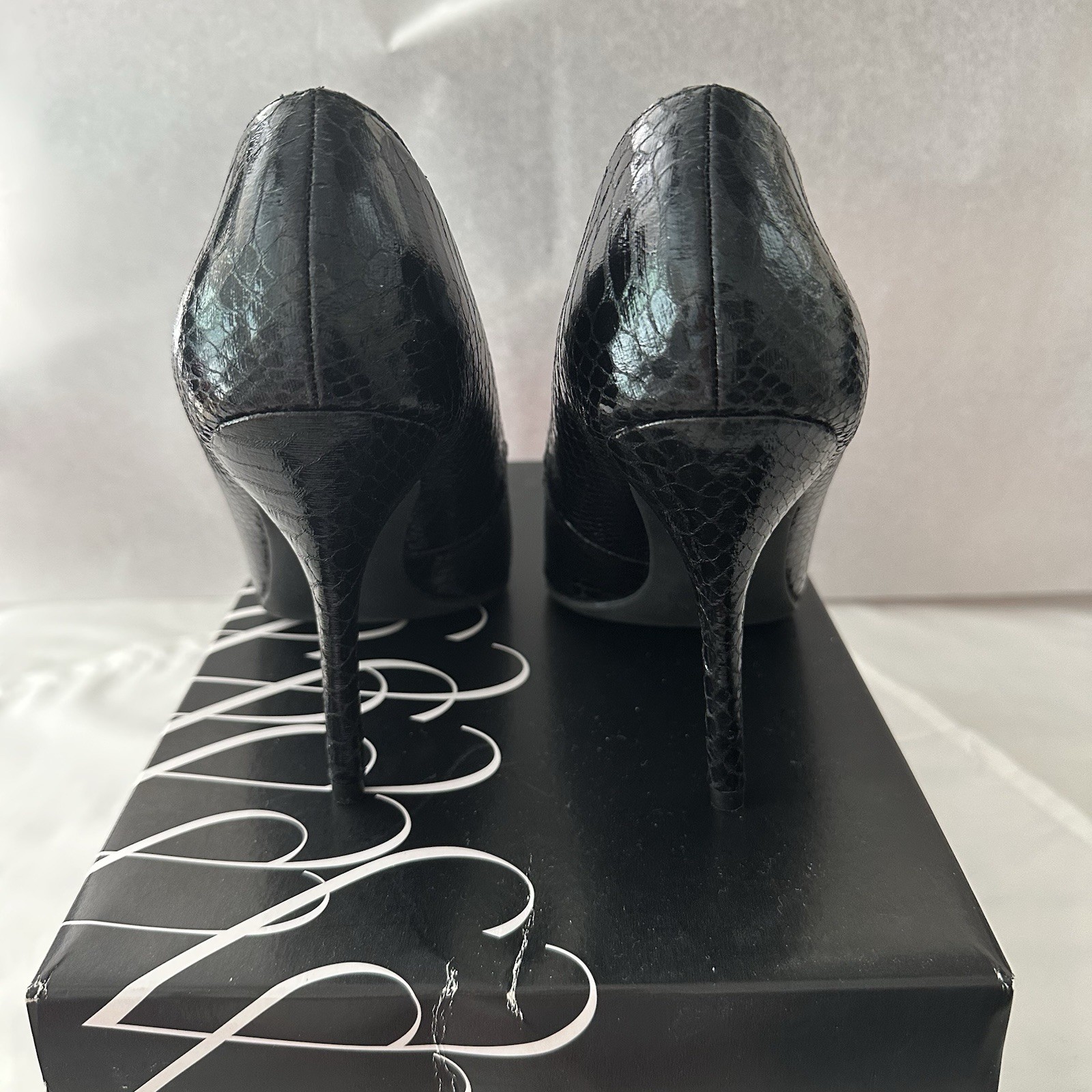 Sam & Libby Dominique Pointy Toe Stiletto Size 8.5 Black Faux Snakeskin 4″ Heel