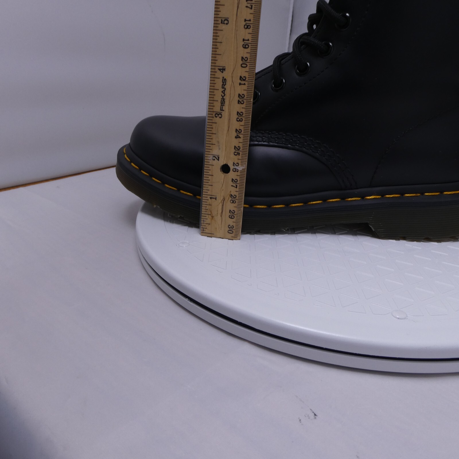 Dr. Martens 1460 Women’s Original Smooth Leather Lace Up Boots – Black, Size 6