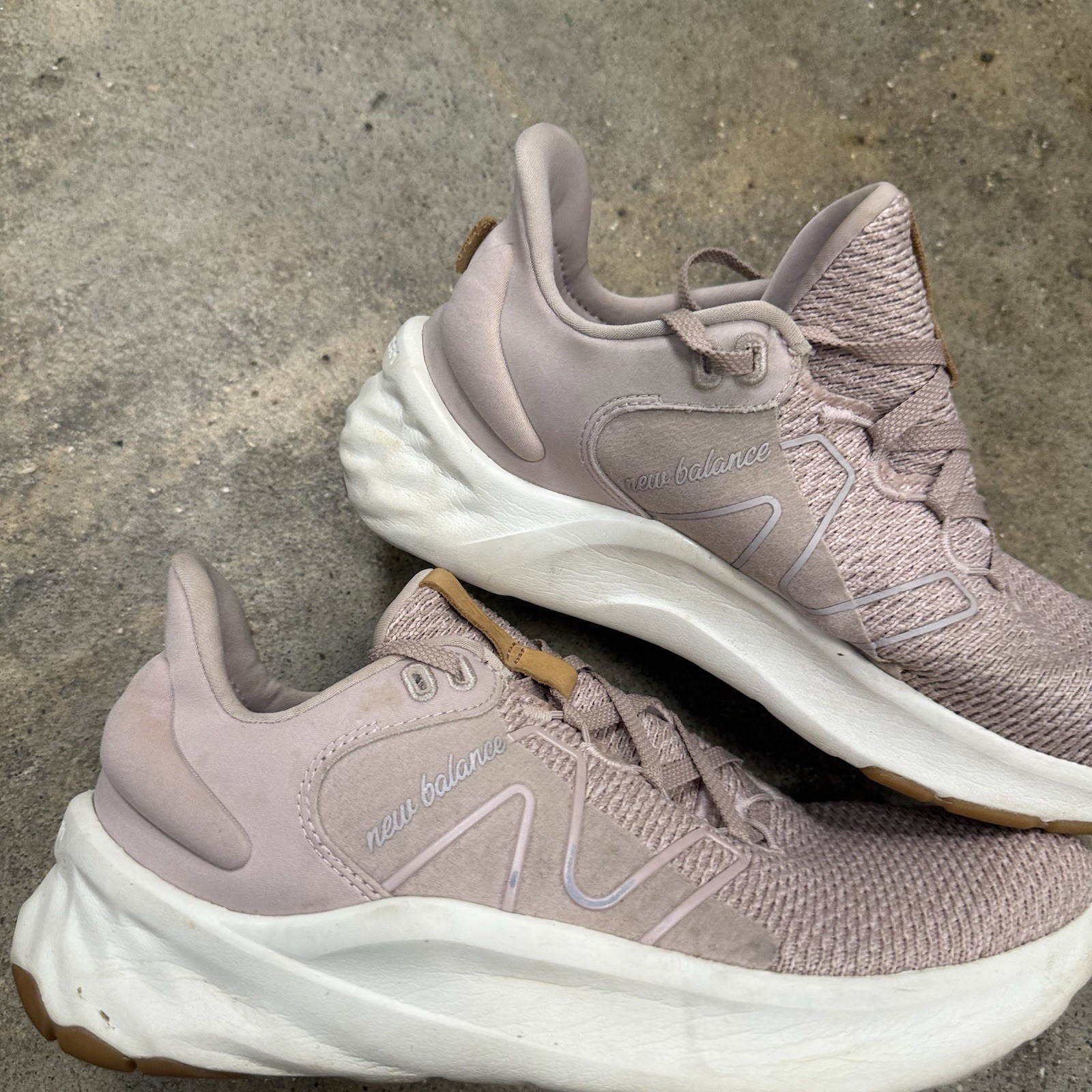 New Balance Womens Fresh Foam Roav V2 Running Shoe Size 9 Space Pink Sneaker