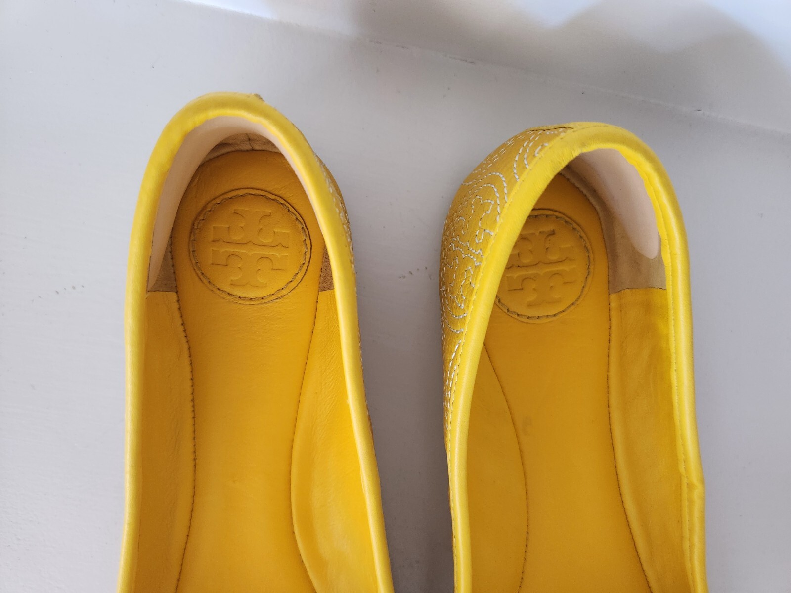 VEUC Tory Burch Womens Chelsea Yellow Stitched Ballet Flats Sz 8 M