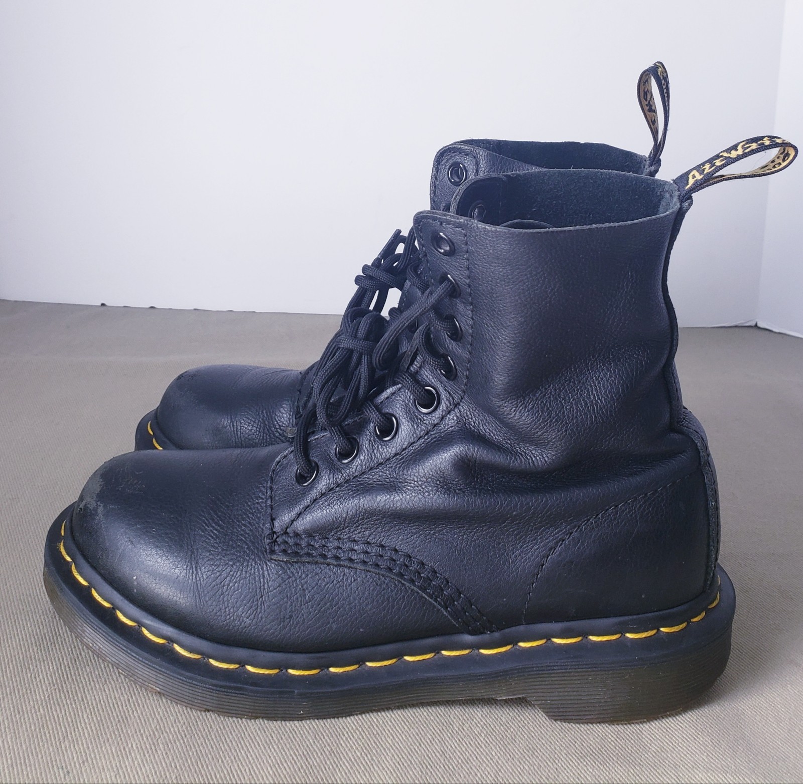 Dr. Martens Pascal Mens Original Leather Lace Up Boots Size 6