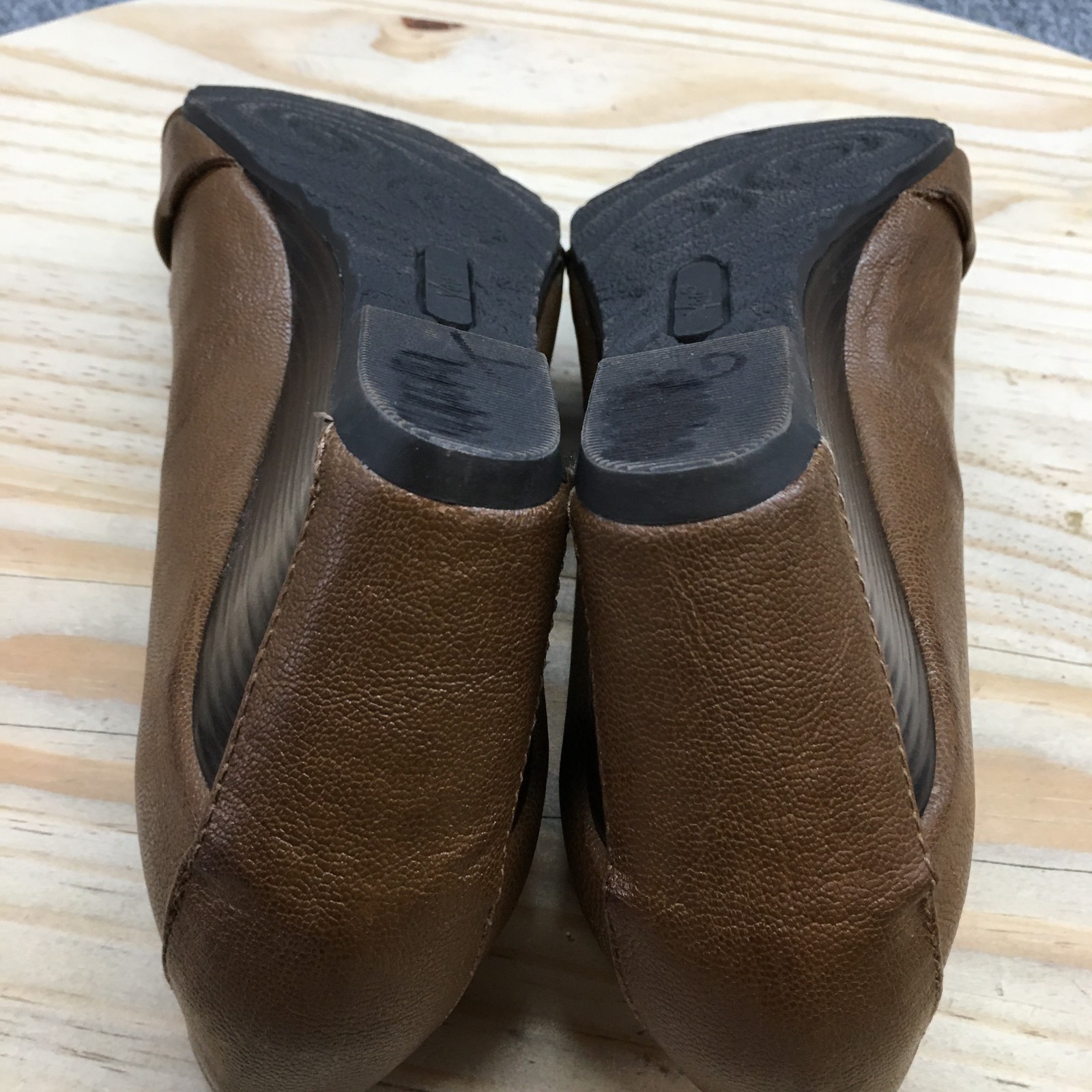 Yuu Shoes Womens 9.5 M Bryann Pump Brown Faux Leather Casual Comfort Wedge Heels