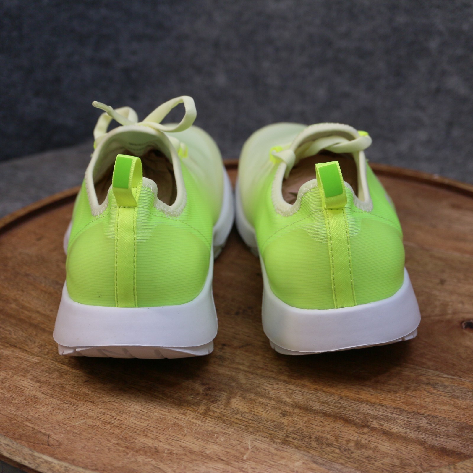Oofos Oomg Sport LS Womens Size 9 Neon Yellow Recovery Shoes Comfort Athletic