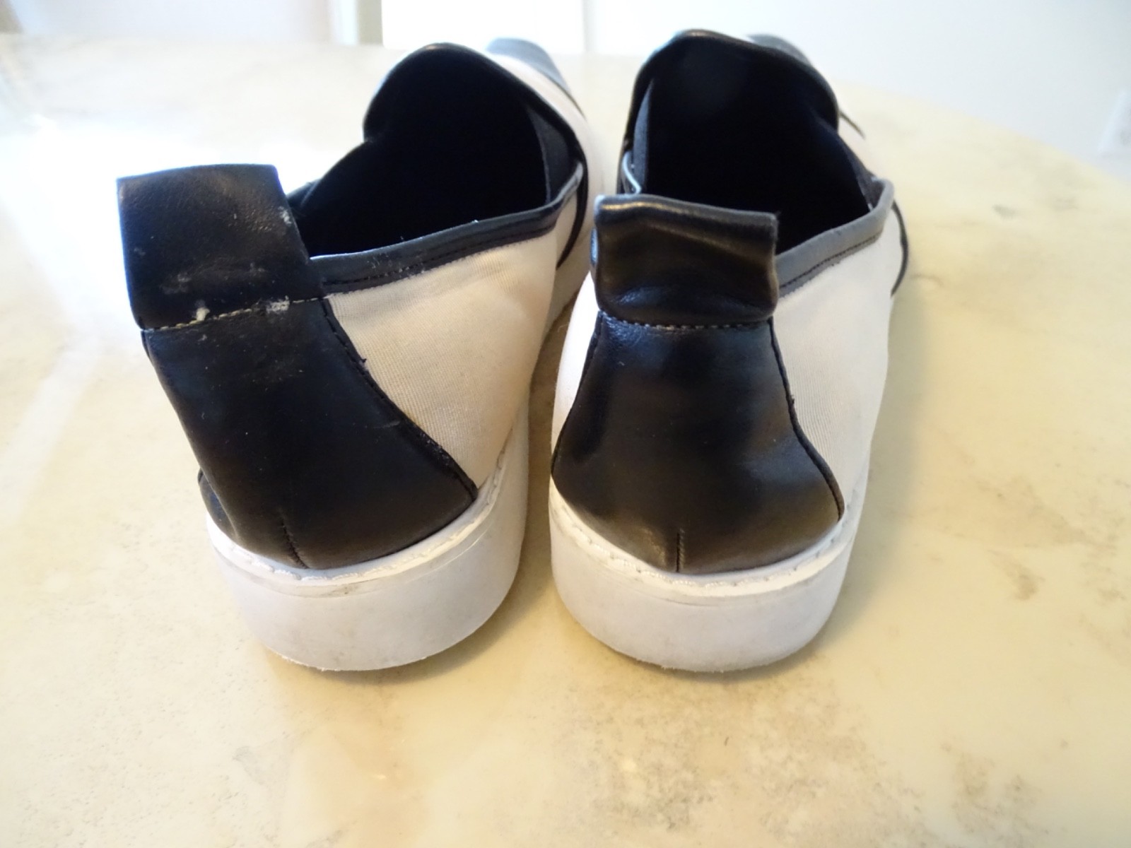 Karl Lagerfeld Paris Caralee Slip on Cap Toe Leather Shoes Womens Size 9M 40B