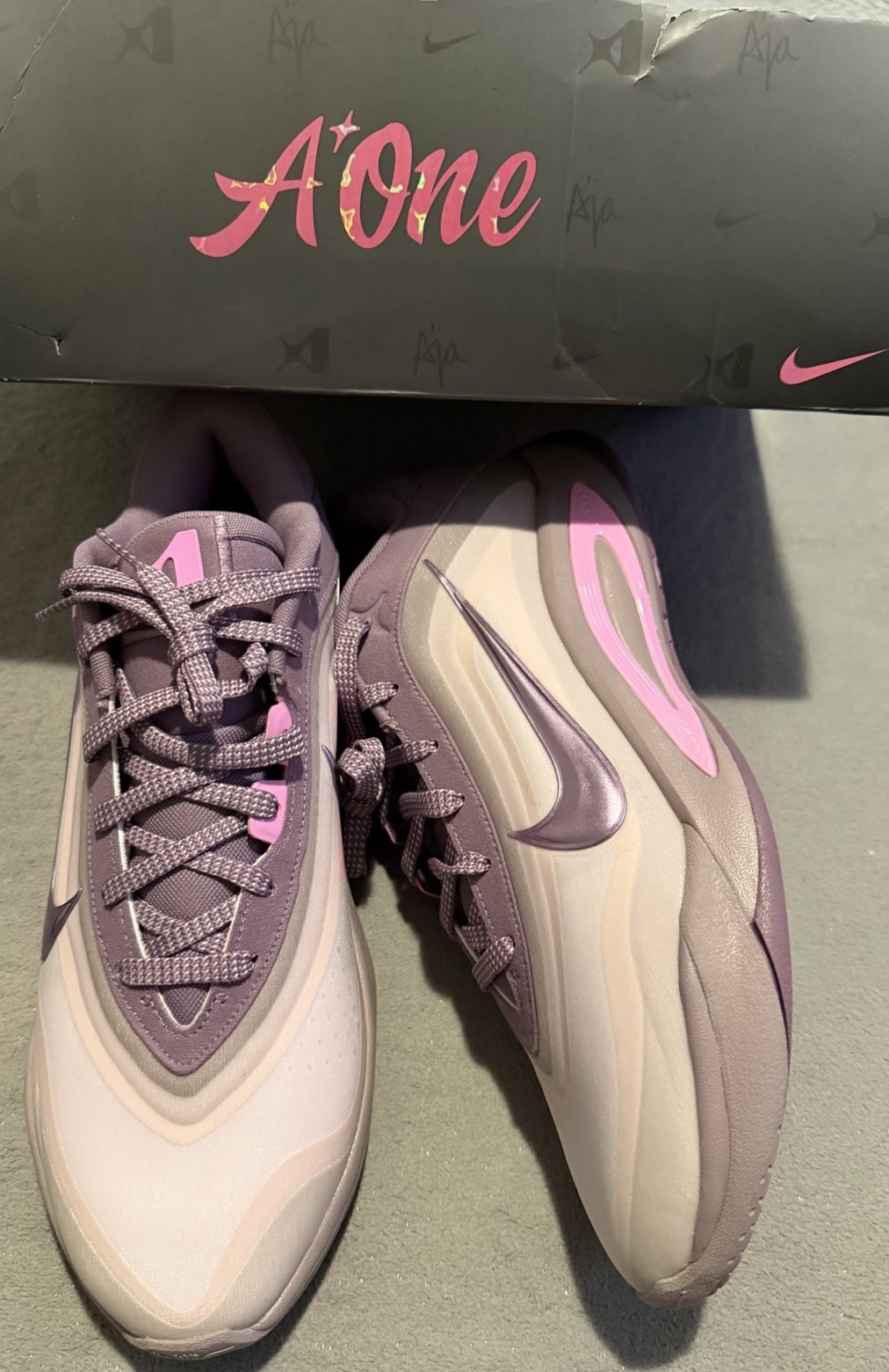 Mens 12 Wmns 13.5 Nike A’One ‘Dog Mom’ Low Top Athletic Sneaker Violet Dust/Pink