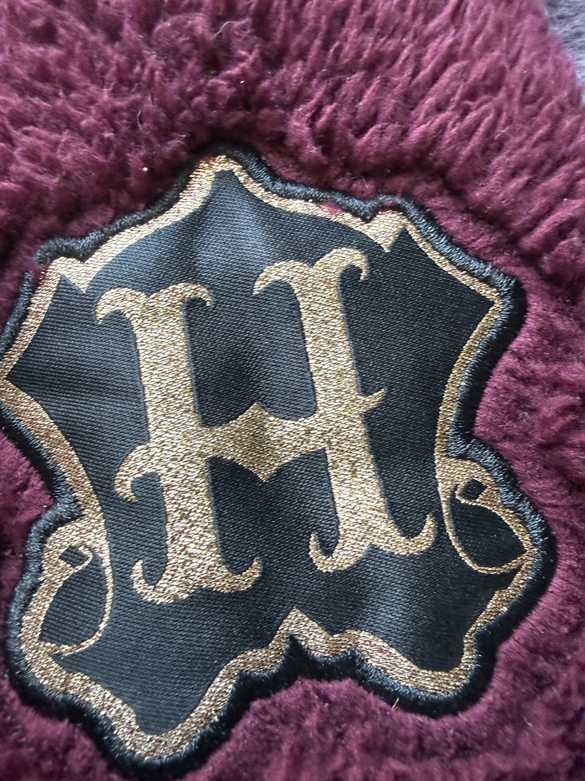 Harry Potter Hogwarts Slippers LG/XL W 10-13 M 9-12 Maroon Fuzzy Gryffindor