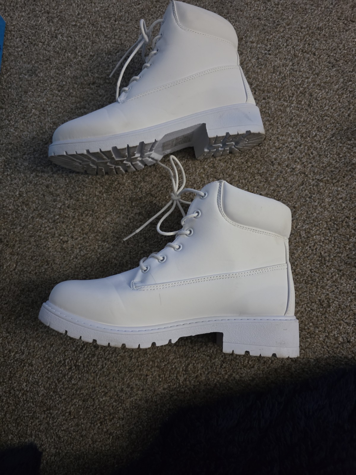 Rouge White On White Boots Size 7.5