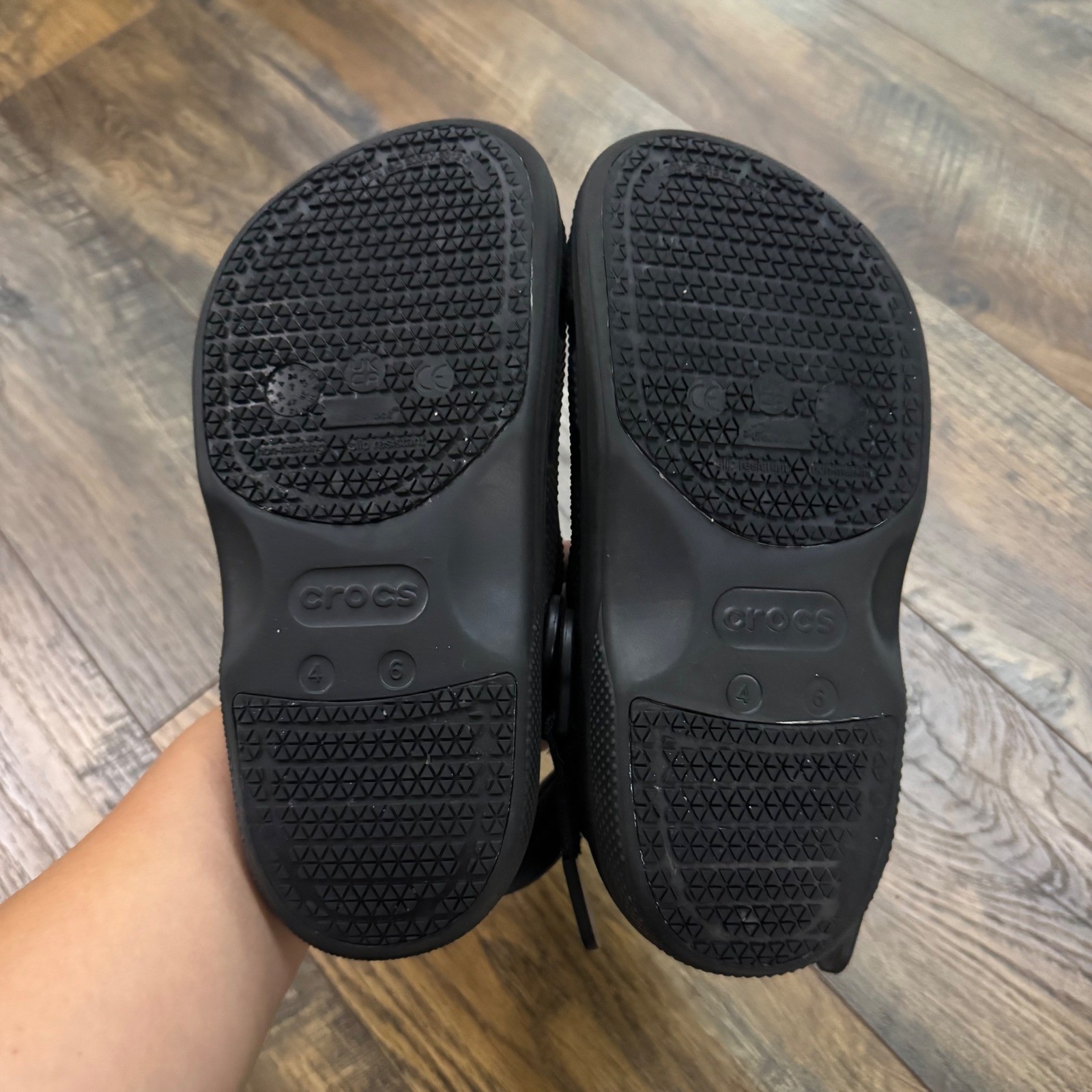 Crocs Classic Work Clogs Black Slip Resistant Enclosed Toe Womens 6 Workwear