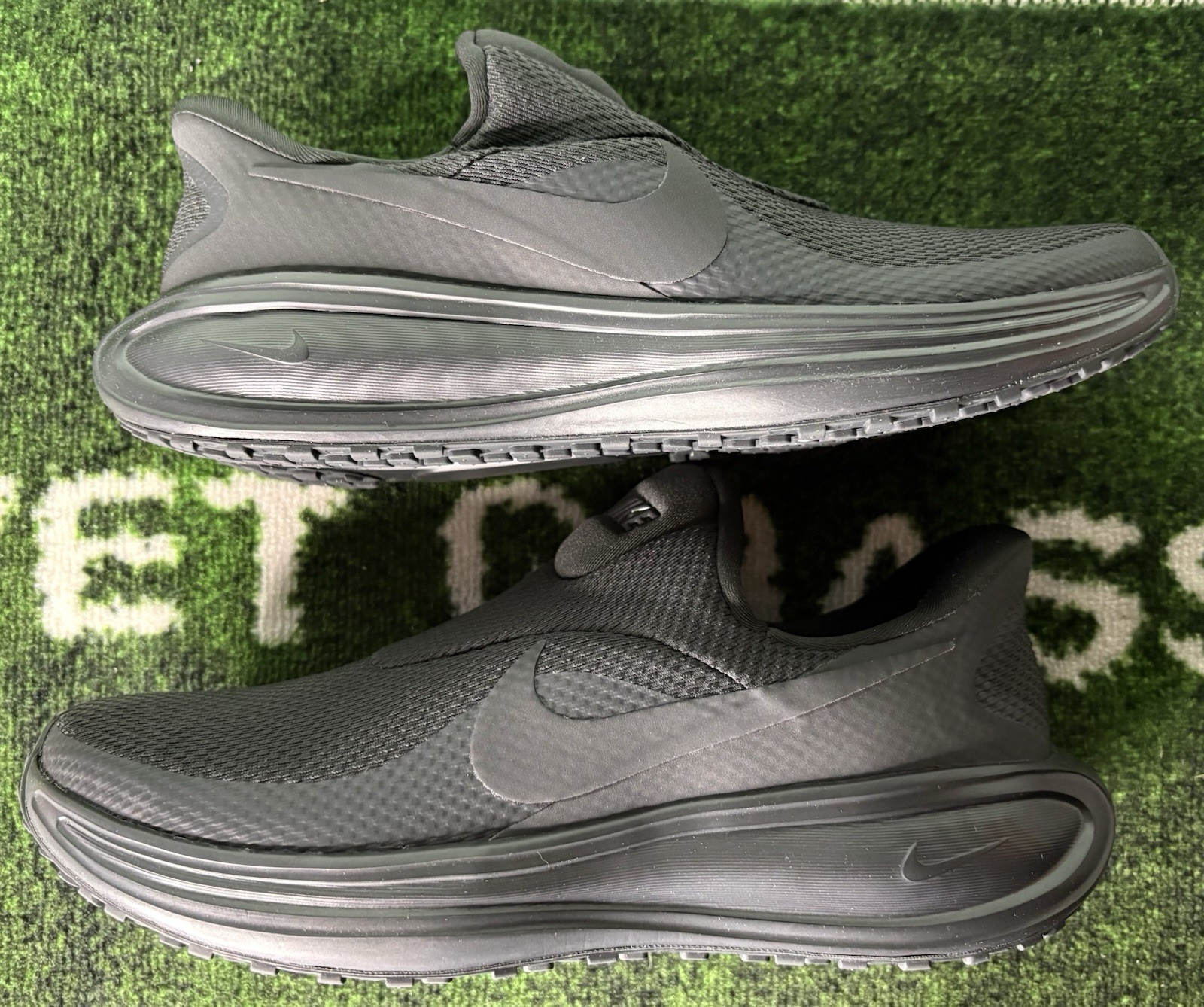 US Men’s 8.5/Women’s 10 – Nike Revolution 8 EasyOn «Anthracite» HQ2414-003