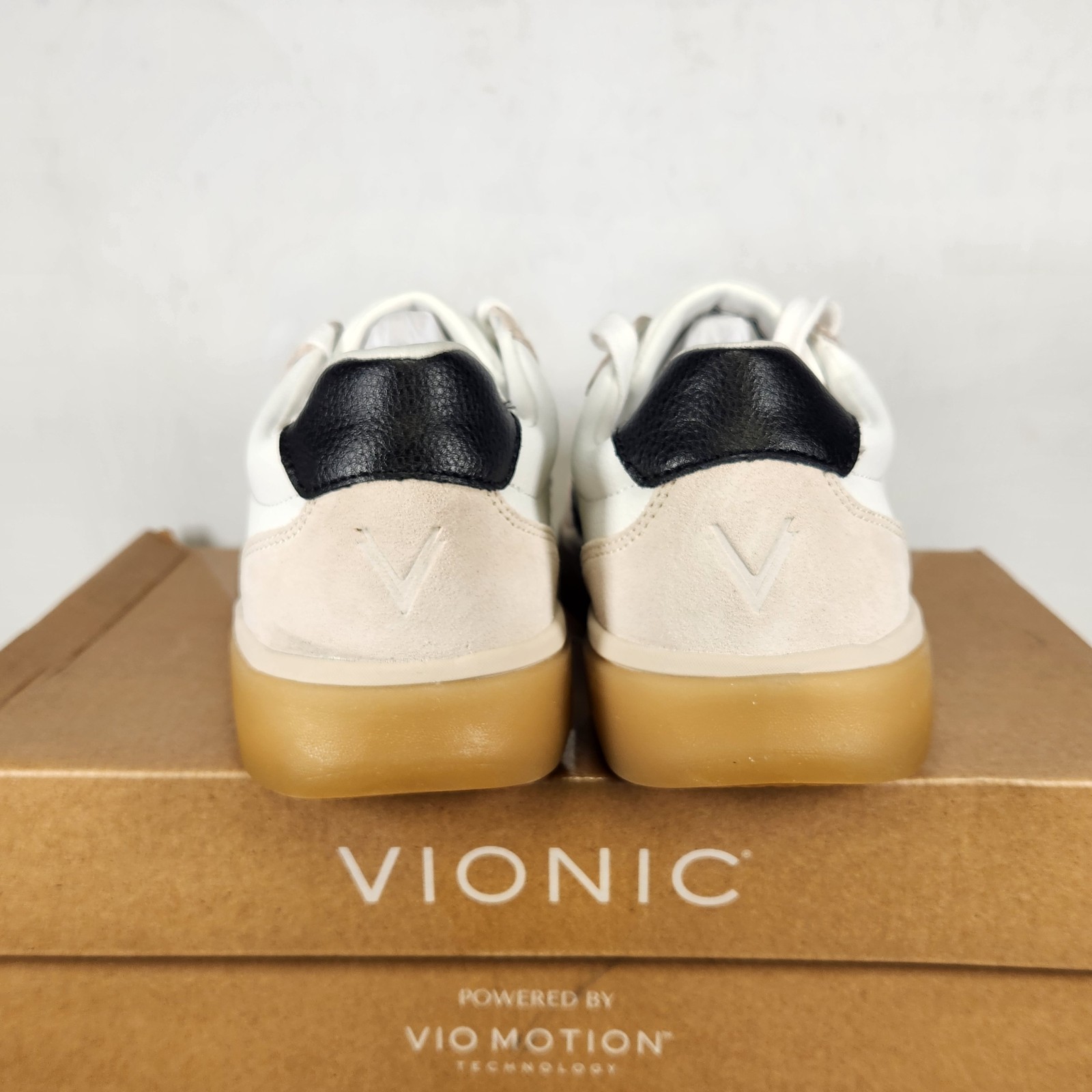 7.5 WIDE – Vionic City Walk – White Black Beige SUEDE LEATHER – Womens