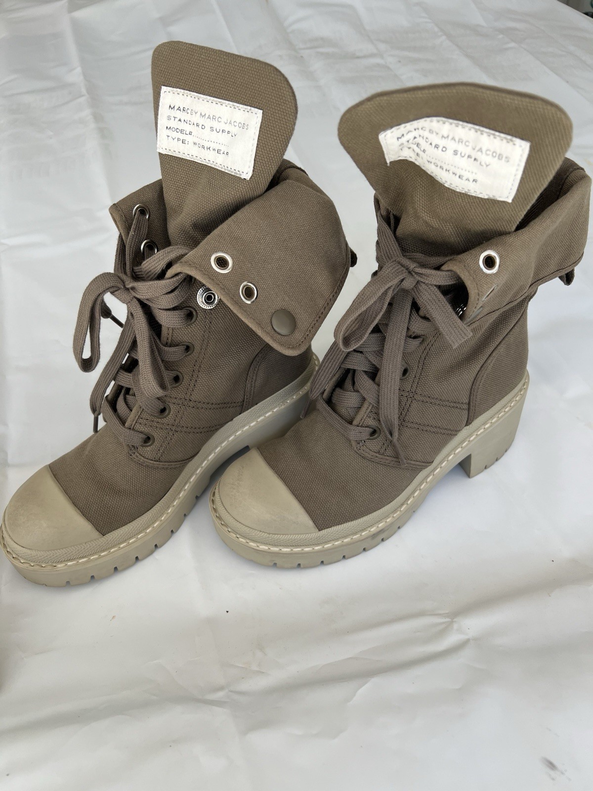 Marc by Marc Jacobs Tan fabric combat Hill/buttons on the side – Lace Up