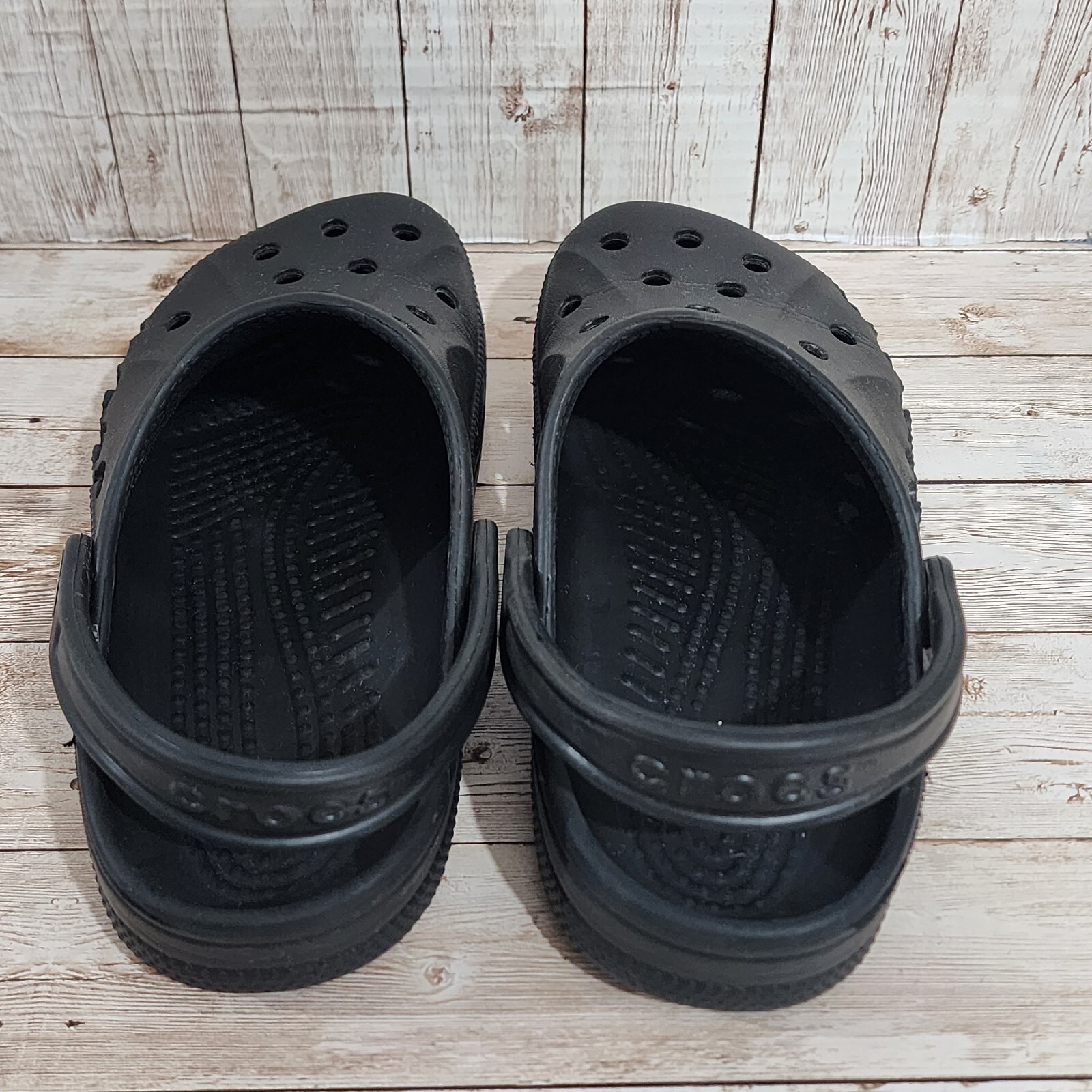 Crocs Unisex – Adult Baya Clog – Black – Size Women’s 7 – Men’s 5