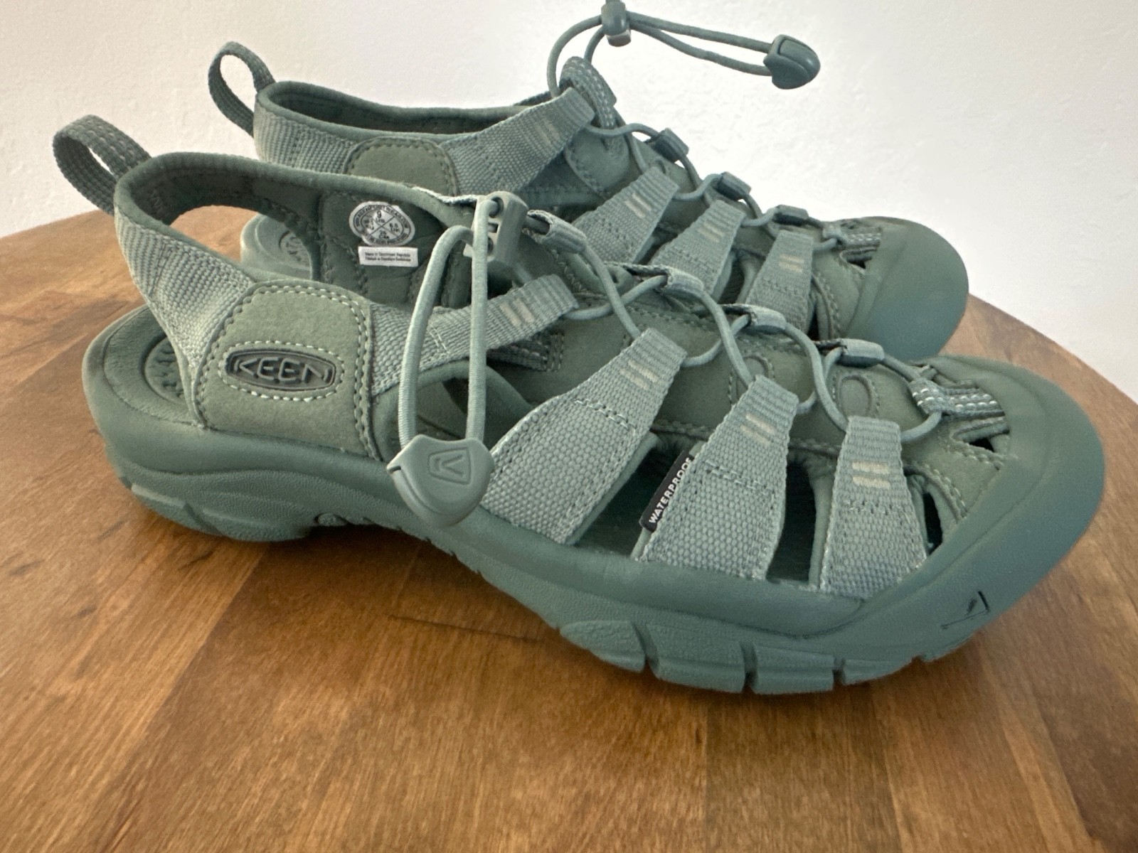 Keen Women’s Newport H2 Sport Monochrome Dark Forrest Green Sandals 9M UNWORN