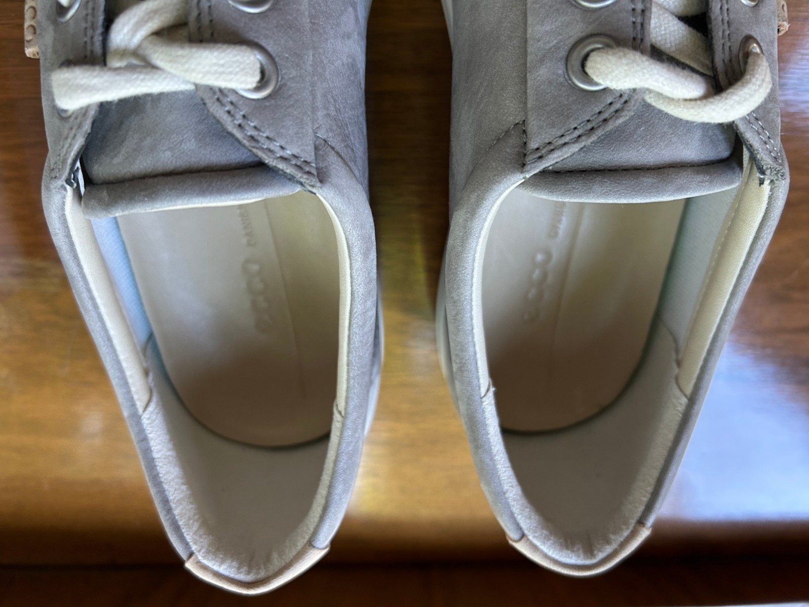 Ecco Soft Nubuck Leather Lace-Up Sneaker Warm Grey EU38 . US 7-7.5. VGUC!