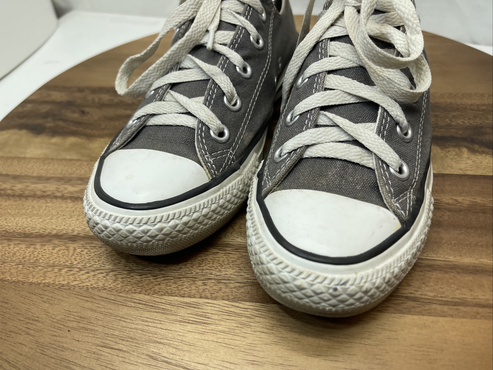 EUC Converse All Stars Shoes Sneakers Low Top Gray Mens 4 Womens 6 Unasex