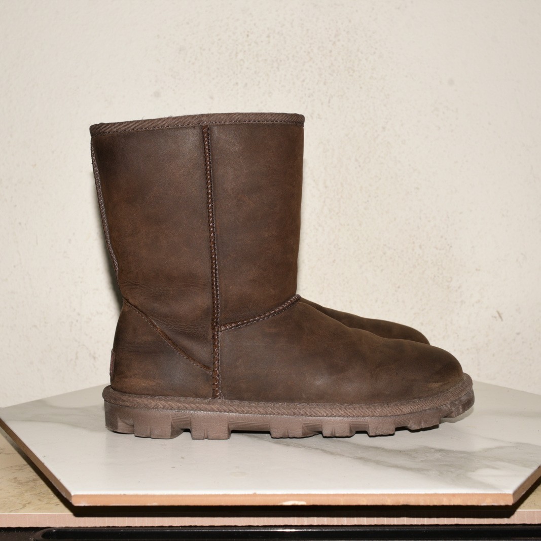 UGG Essential Short Leather Boot Women US 8