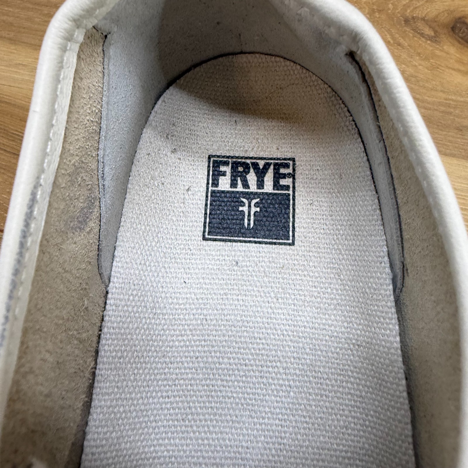 FRYE Gia Low Lace Up Sneakers Womens 9 M Cream Leather Casual Travel Boho Walk