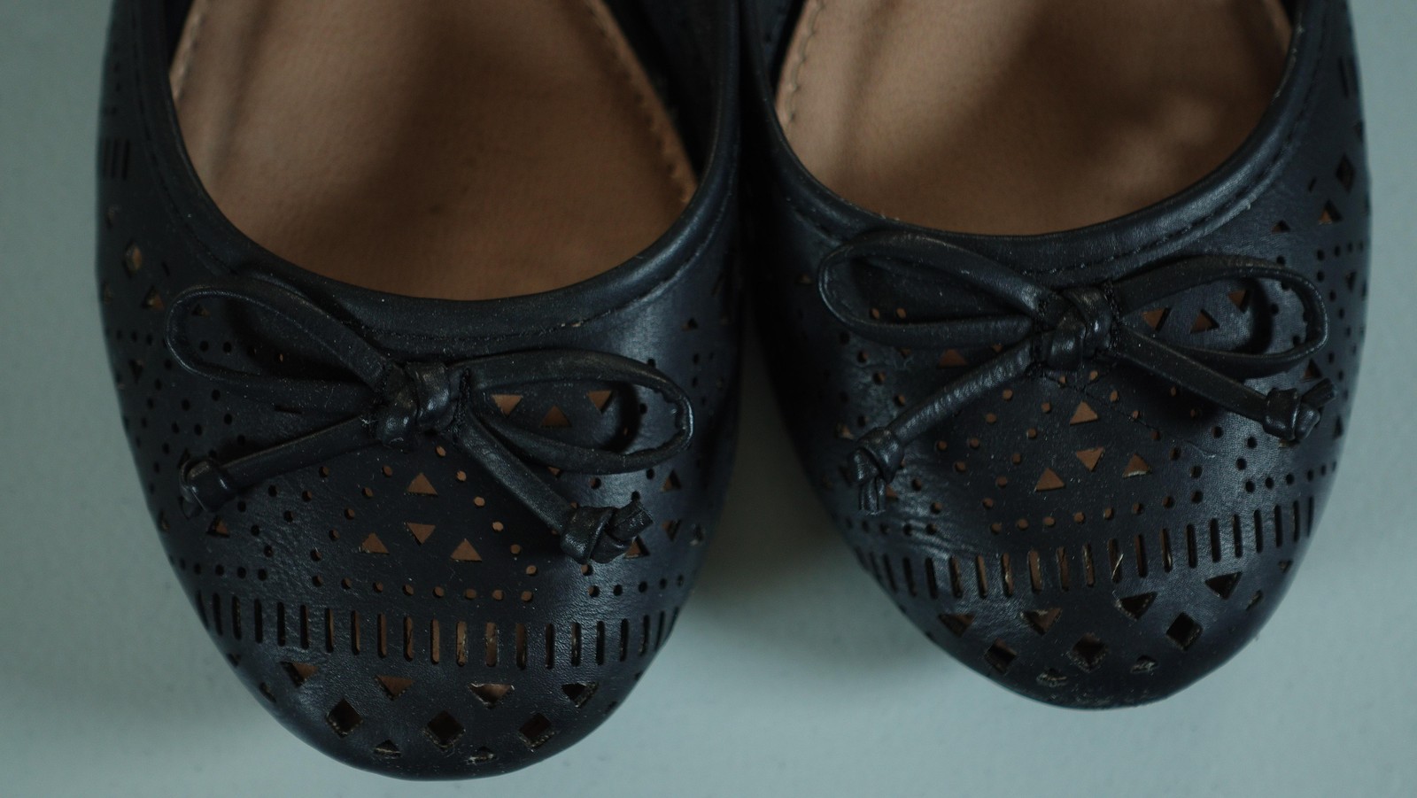 UNIONBAY Shoes Womens Size 8 Black Cutout Ballet Flats Bow Round Toe Slip On