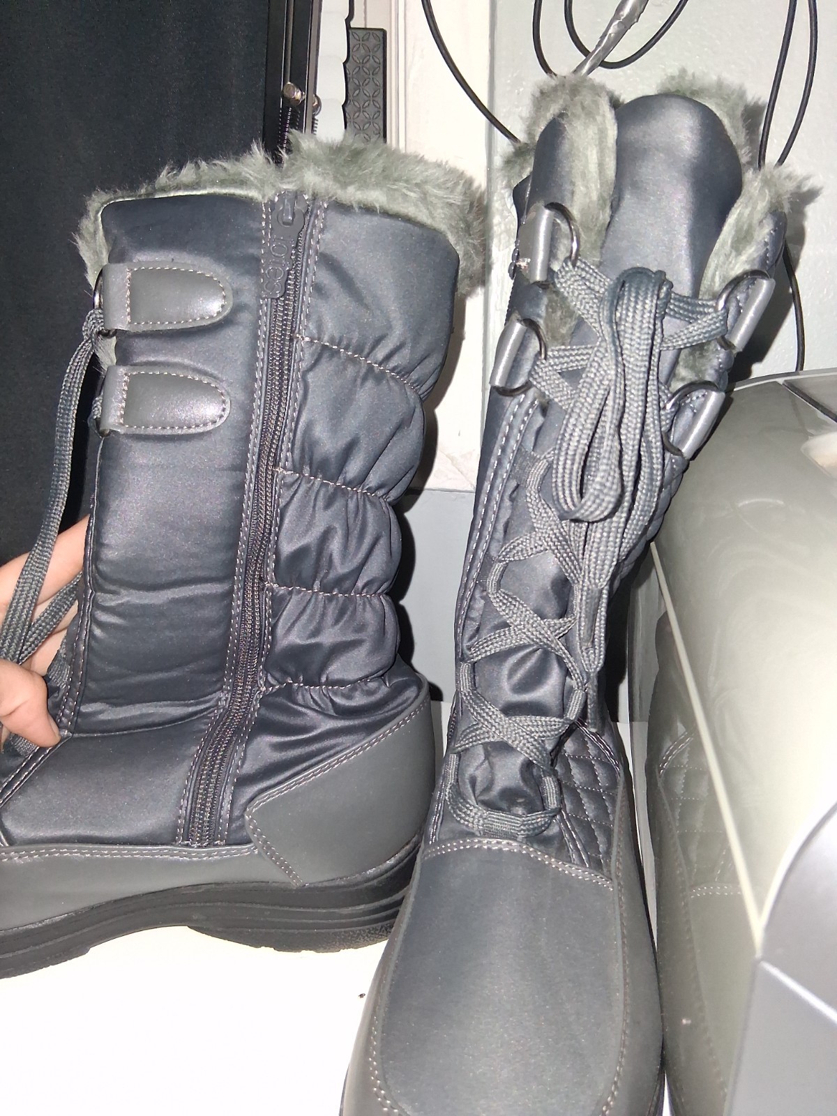 Totes women’s gray Lace Up side Zip High winter fur lined snow Boots size 10