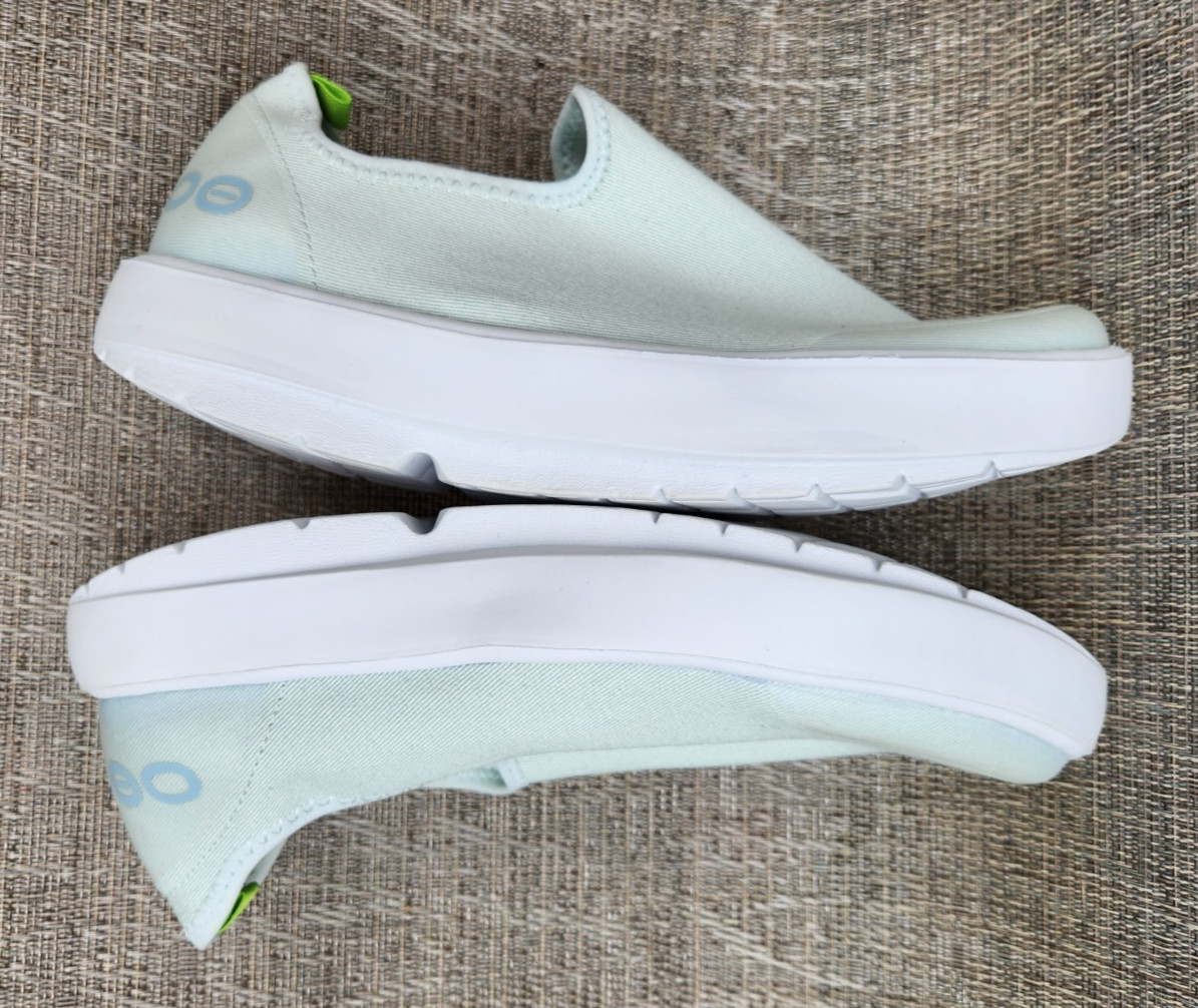 OOFOS OOMG EEZEE Low Recovery Casual Shoe, Pale Green, Women’s 8, EUR 39