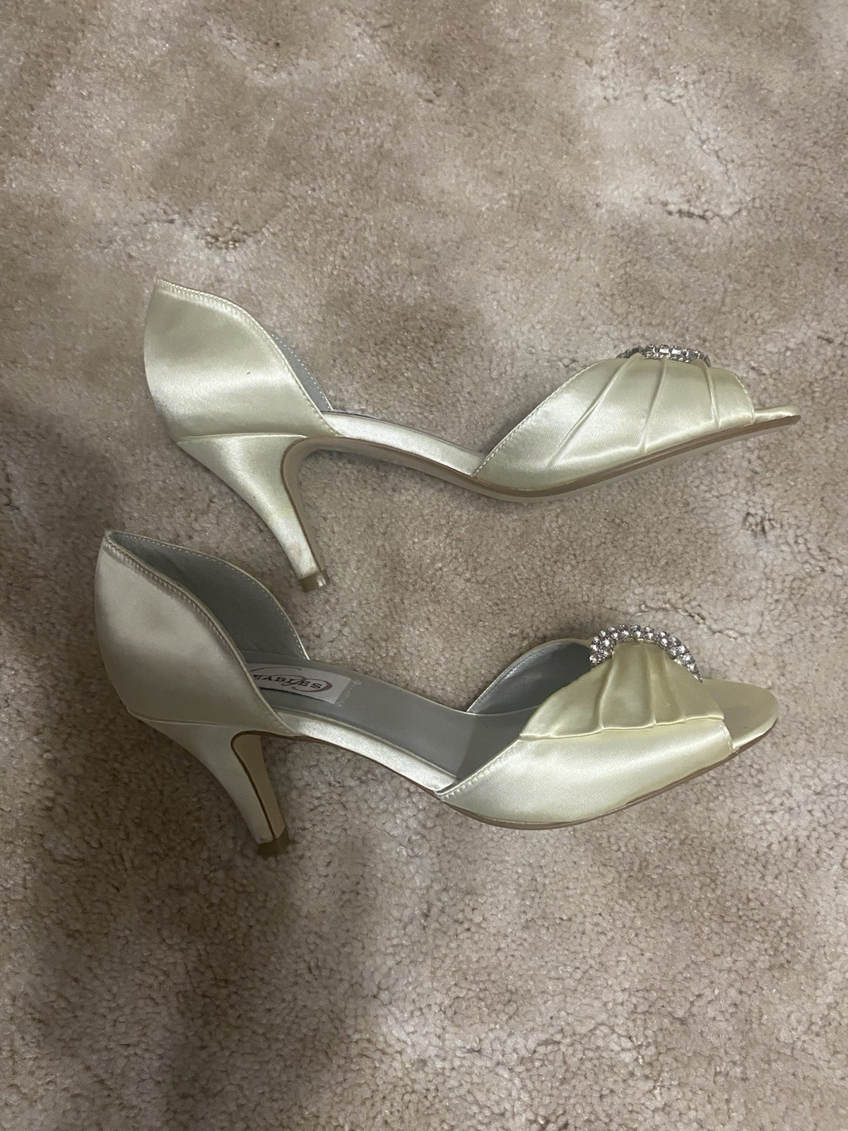 Dyeables Duchess Cream Colored High Heels Size 6.5