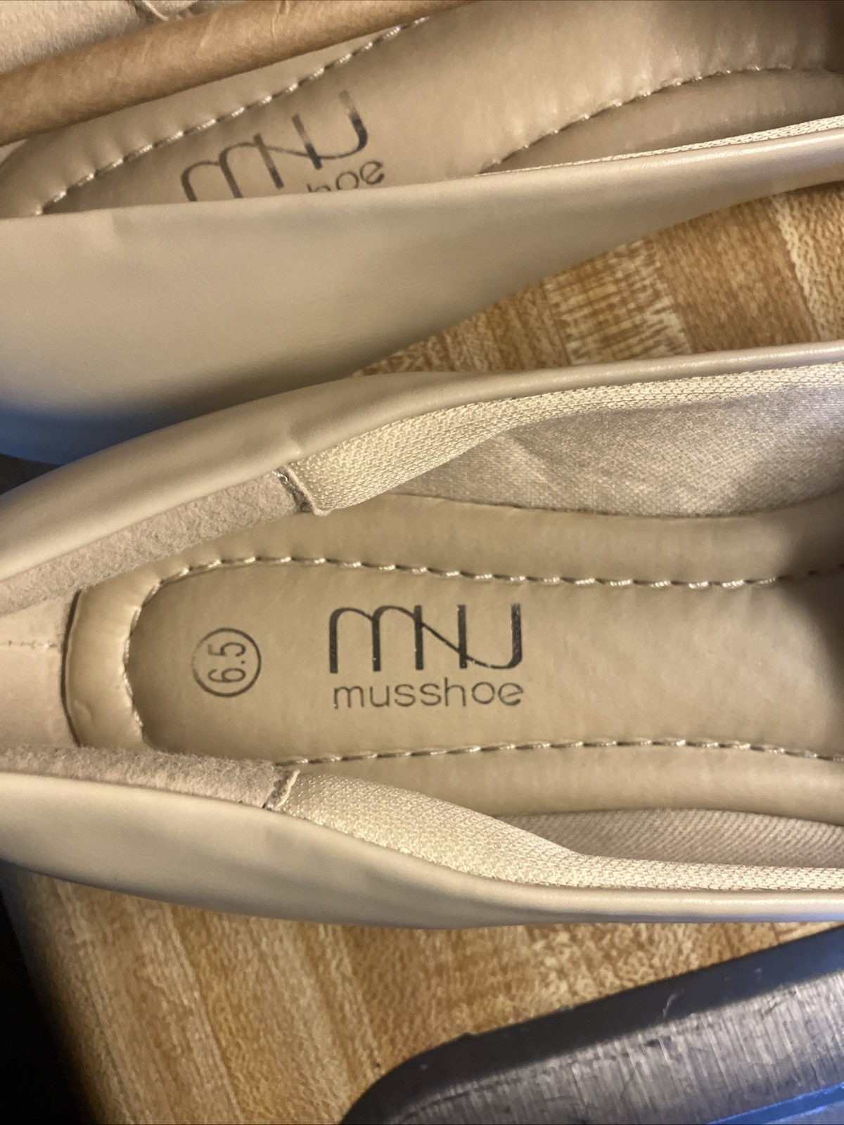 Women’s 6.5 Musshoe Beige Flats