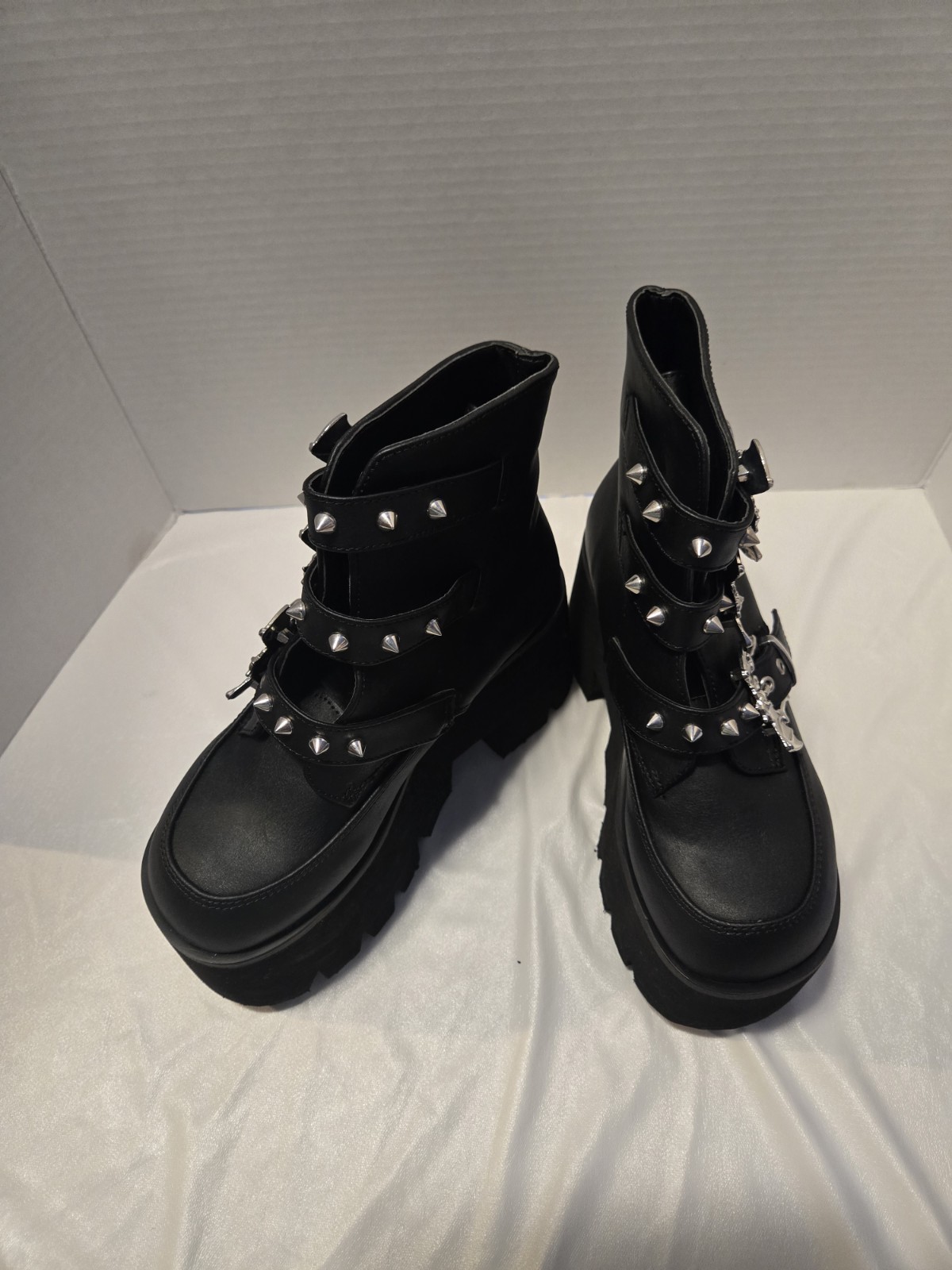 DEMONIA Womens ASH55/BVL Chunky Vegan Black Bat Buckles Platform Ankle Boot Sz 6