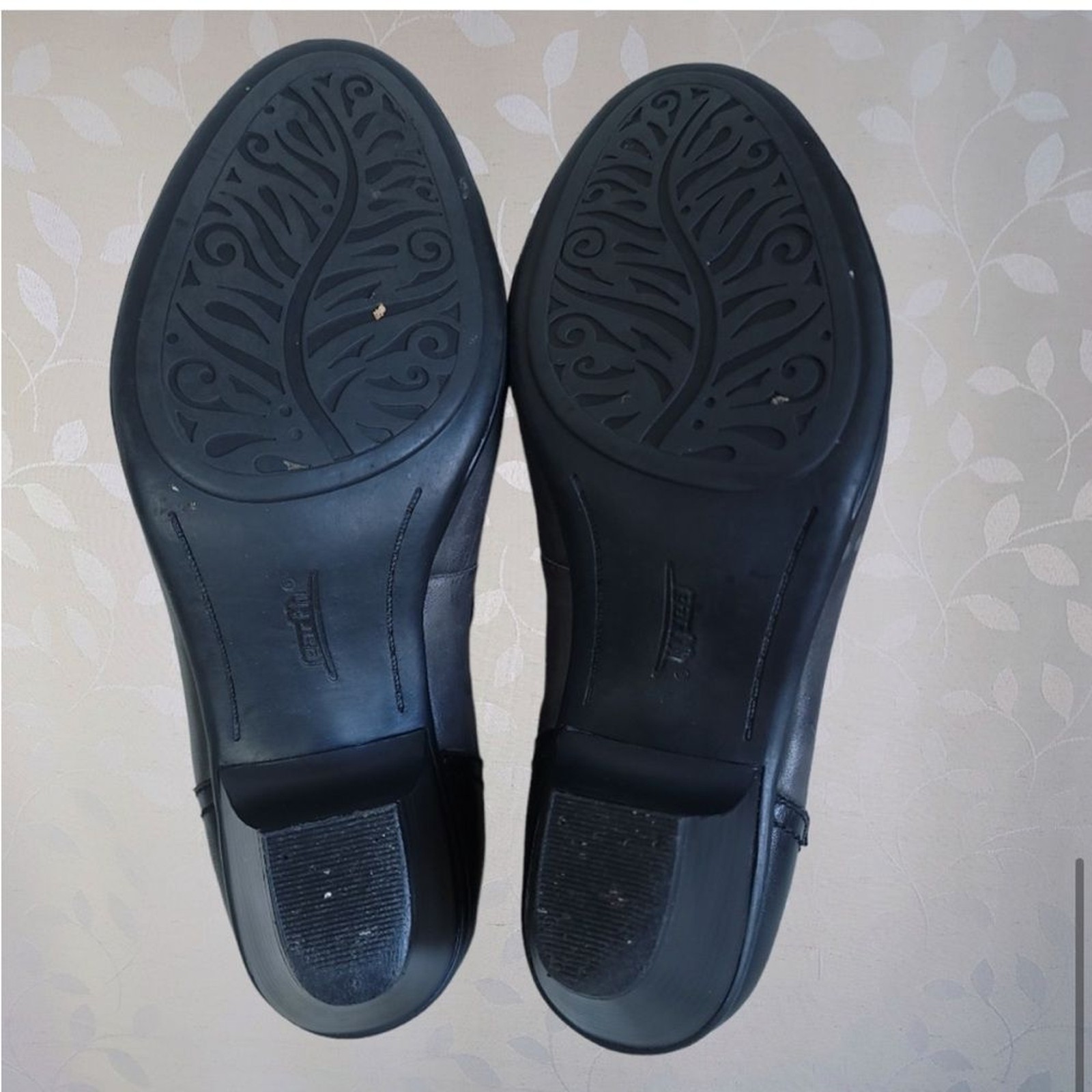 Earth Wanderlust Retro Leather T Strap Maryjane Heels Black Gray size 7.5