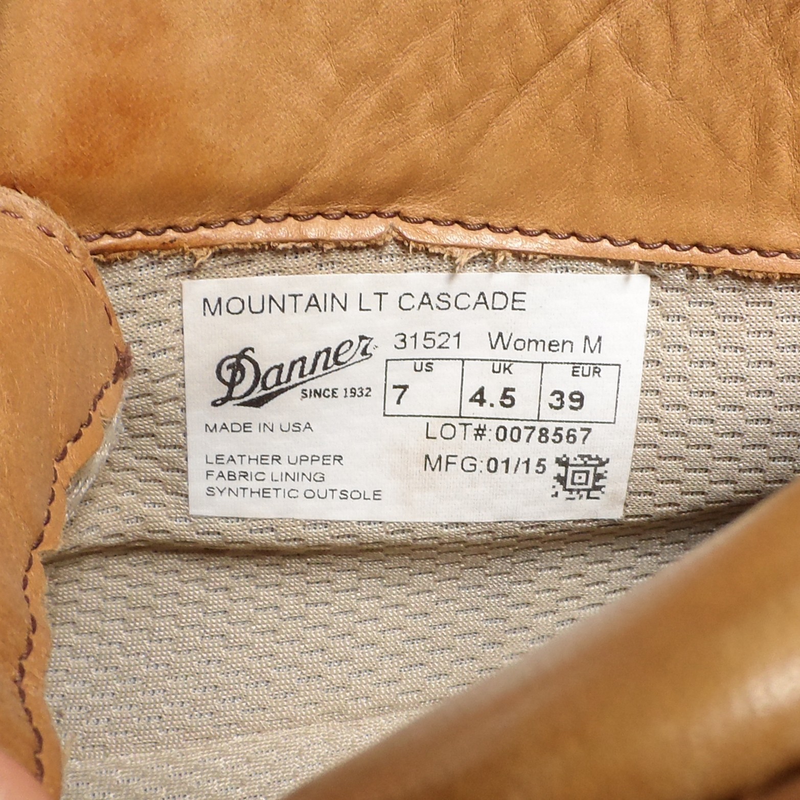 Danner ‘Mountain Light Cascade’ Brown Lug Sole Hiking Ankle Boots – Women’s 7 M