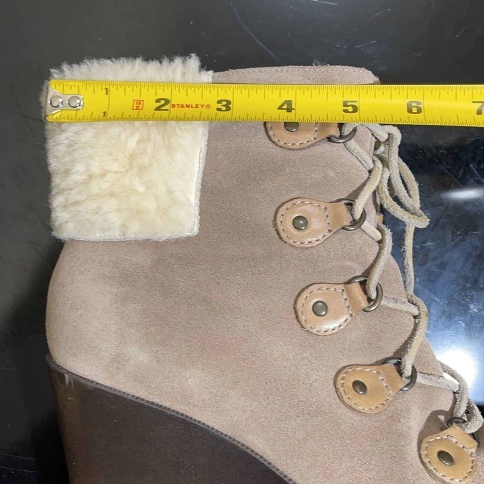 COLE Haan Waterproof Sherpa Lined Size 6.5 Booties
