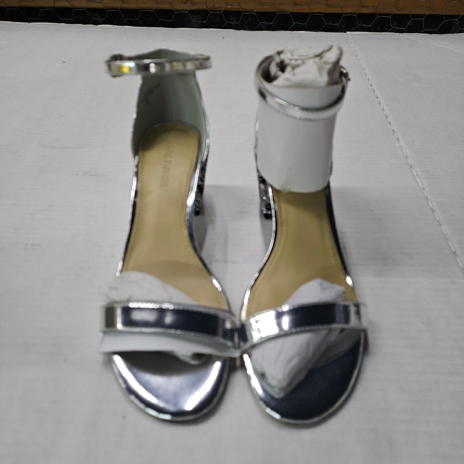 Marc Fisher Safia Silver Metallic Glitter Block Heel Sandals Womens 6.5M QMSAFIA