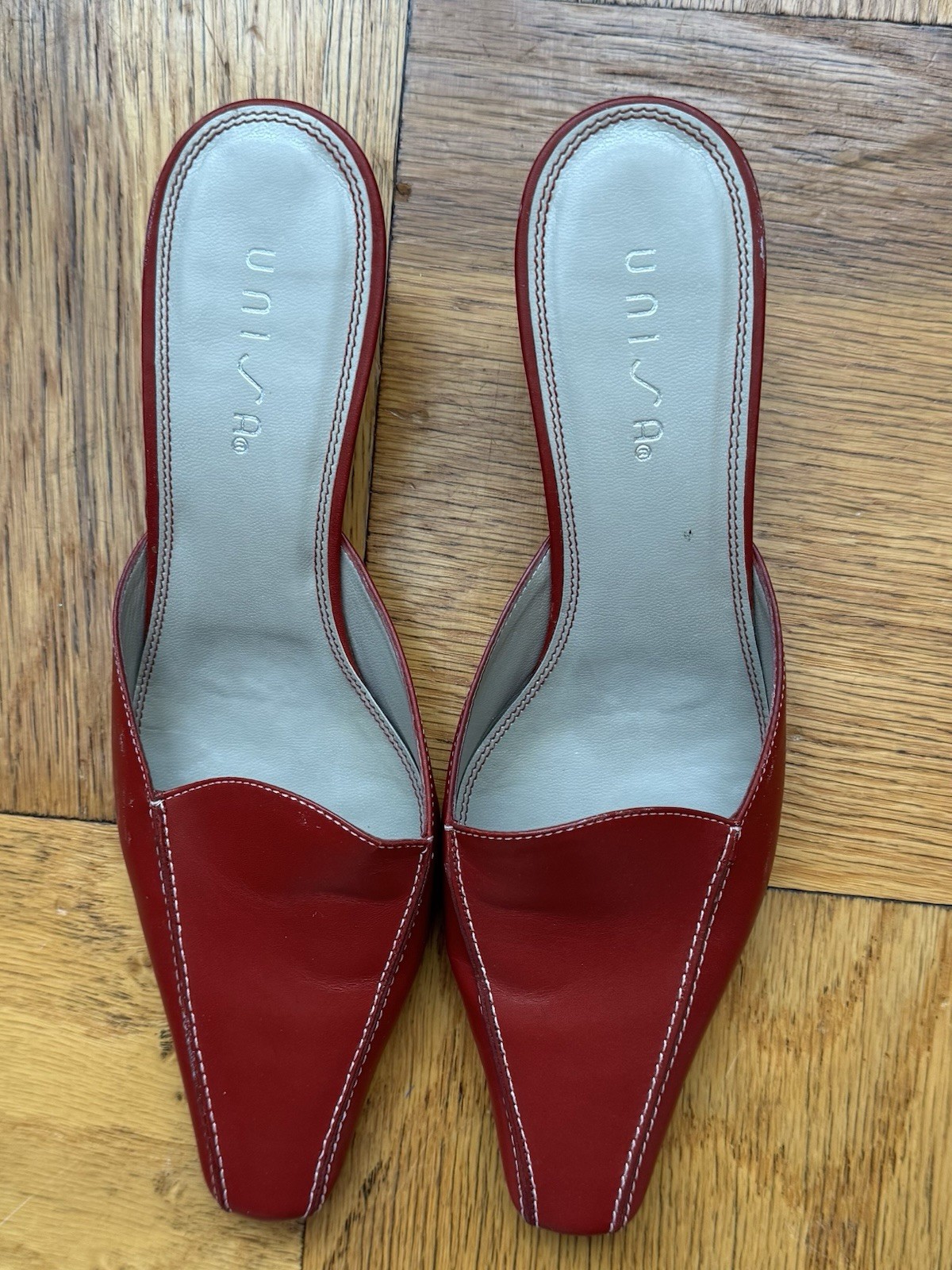 ❤️Super Cute Unisa Women’s Leather Red Heel Slip On Mulé Sandals Sz 9B